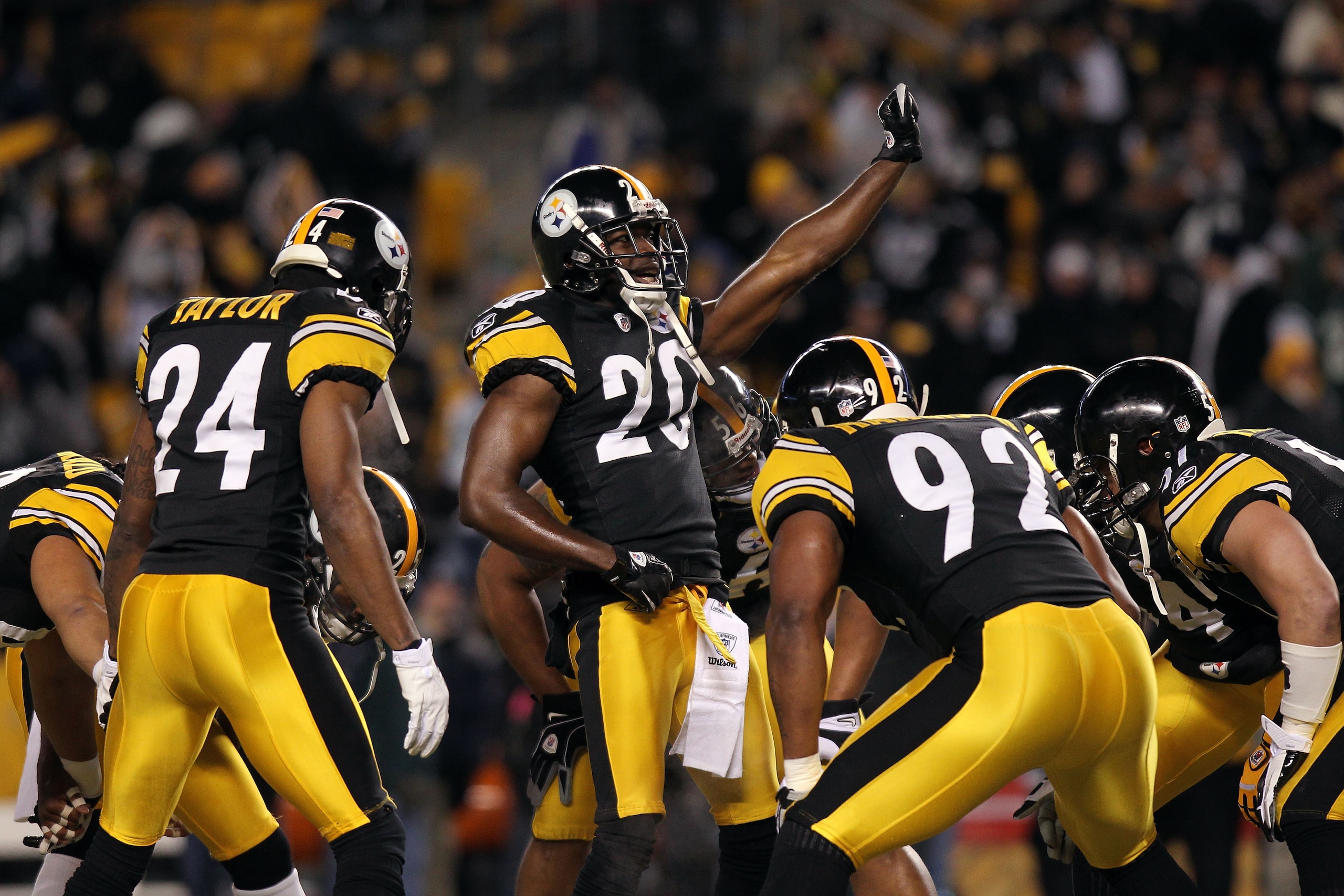 PITTSBURGH, PA - JANUARY 23:  Bryant McFadden #20 of the Pittsburgh Steelers pumps up the defense prior to the 2011 AFC Championship game at Heinz Field on January 23, 2011 in Pittsburgh, Pennsylvania.  (Photo by Nick Laham/Getty Images)