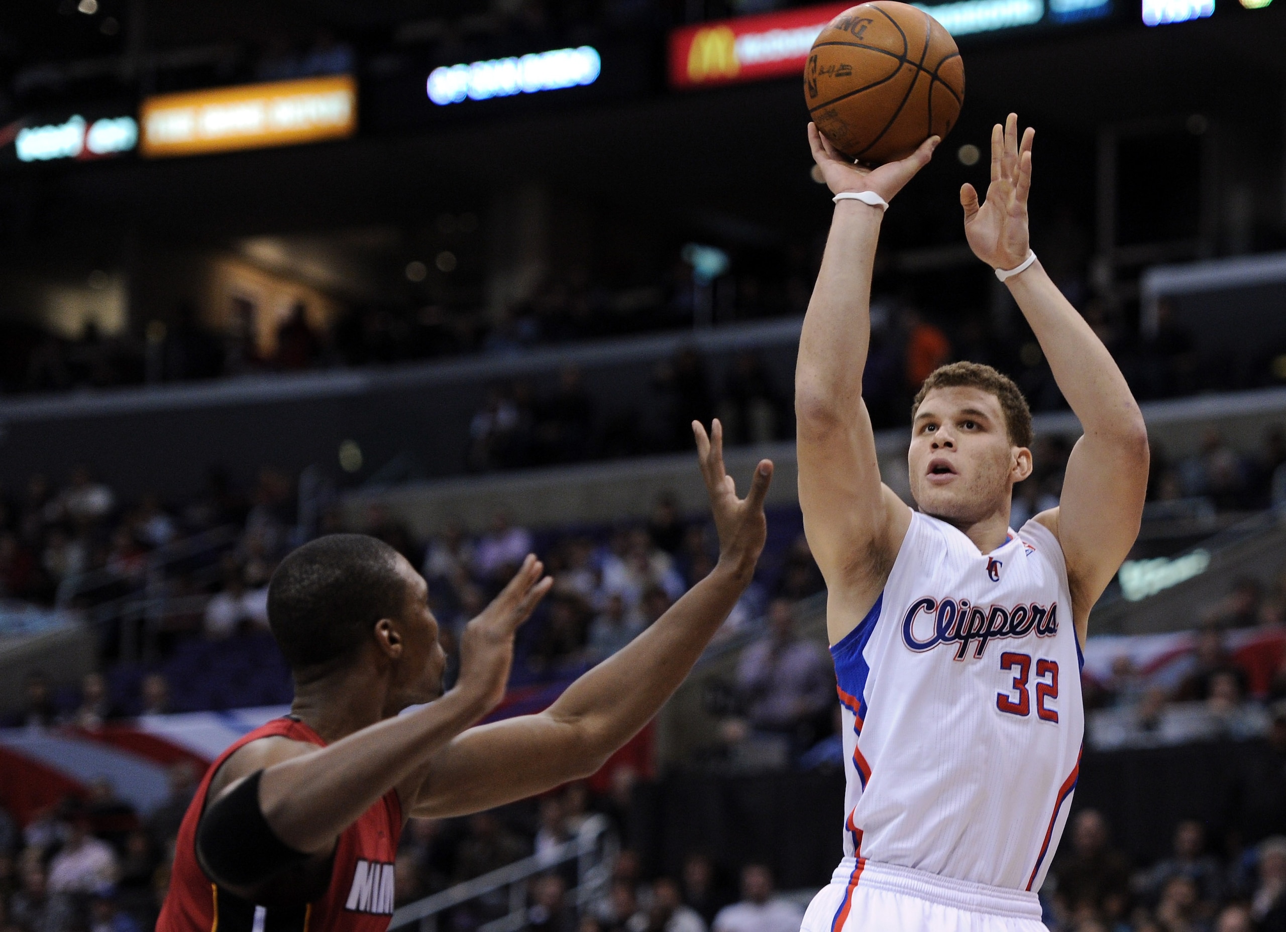 LOS ANGELES, CA - JANUARY 12:  Blake Griffin #32 of the Los Angeles Clippers shoots a jumper over Chris Bosh #1 of the Miami Heat at Staples Center on January 12, 2011 in Los Angeles, California.  NOTE TO USER: User expressly acknowledges and agrees that,
