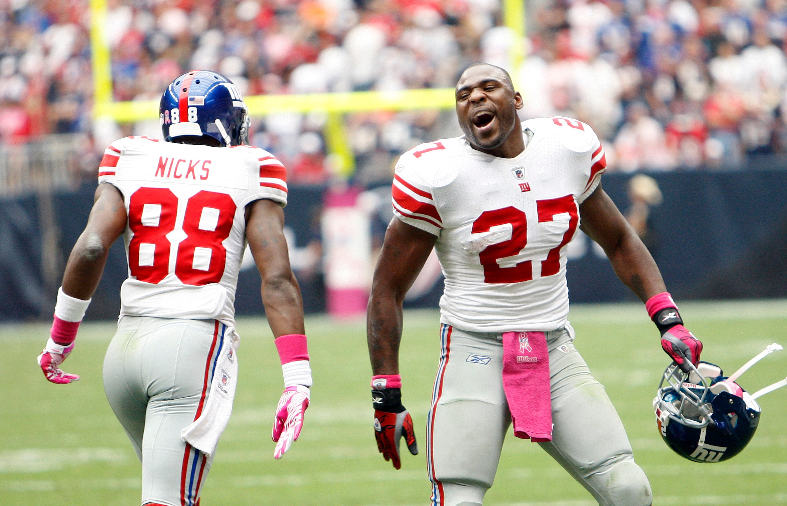 HOUSTON - OCTOBER 10:  Wide receiver Hakeem Nicks #88 of the New York Giants is congratulated by Brandon Jacobs #27 after scoring in the second quarter at Reliant Stadium on October 10, 2010 in Houston, Texas.  (Photo by Bob Levey/Getty Images)