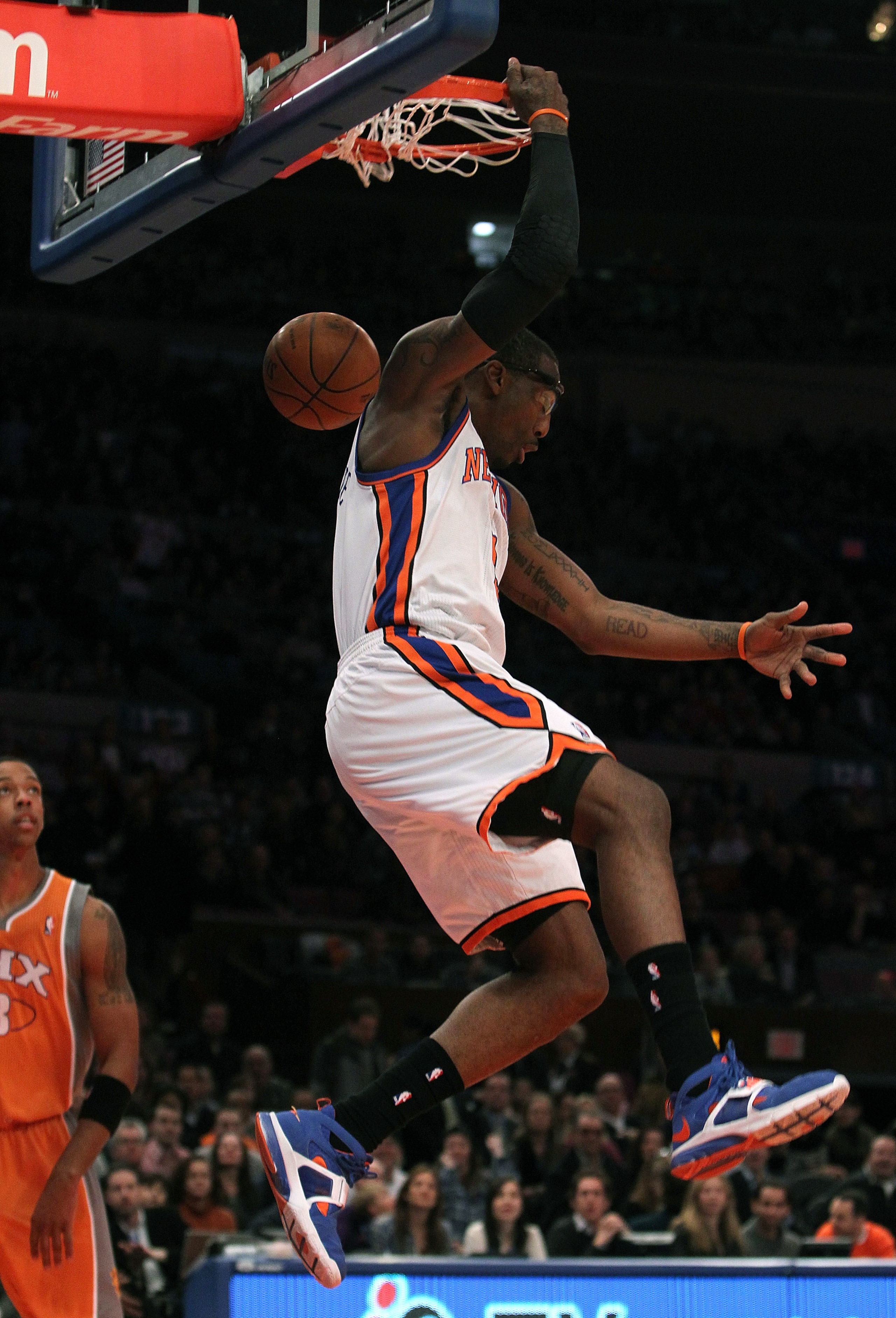 NEW YORK, NY - JANUARY 17: Amar'e Stoudemire #1 of the New York Knicks dunks the ball against the Phoenix Suns at Madison Square Garden on January 17, 2011 in New York City. NOTE TO USER: User expressly acknowledges and agrees that, by downloading and or