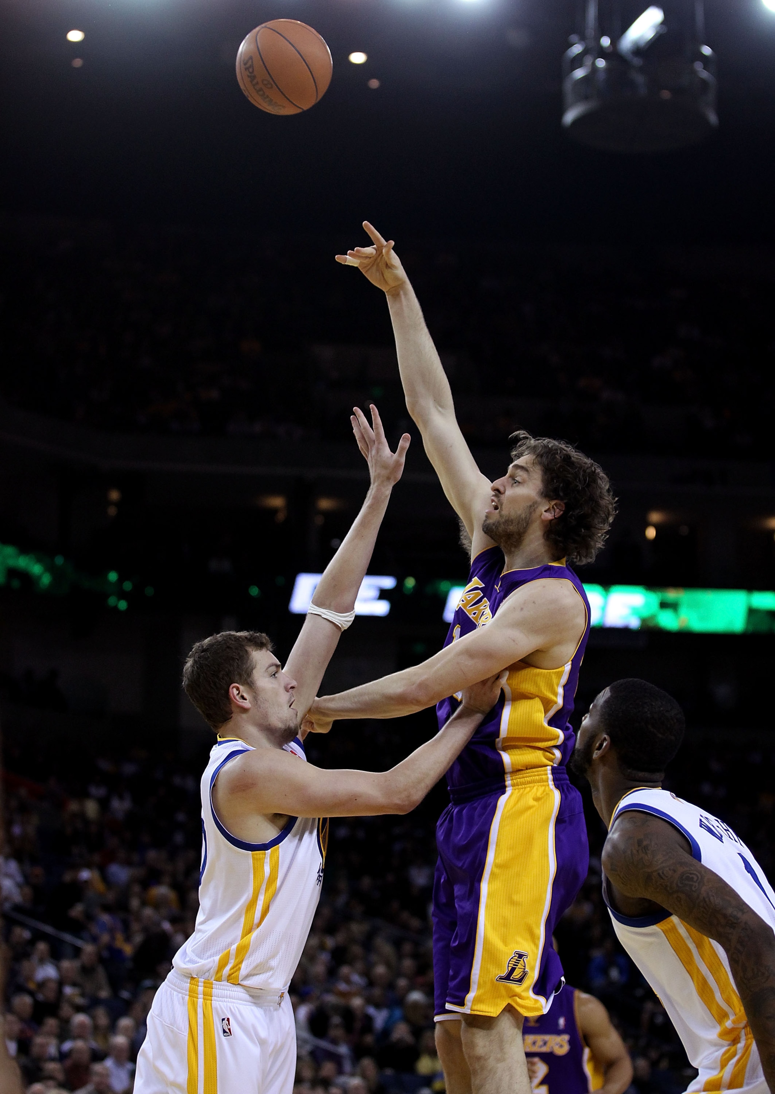 OAKLAND, CA - JANUARY 12:  Pau Gasol #16 of the Los Angeles Lakers shoots over David Lee #10 of the Golden State Warriors at Oracle Arena on January 12, 2011 in Oakland, California.  NOTE TO USER: User expressly acknowledges and agrees that, by downloadin