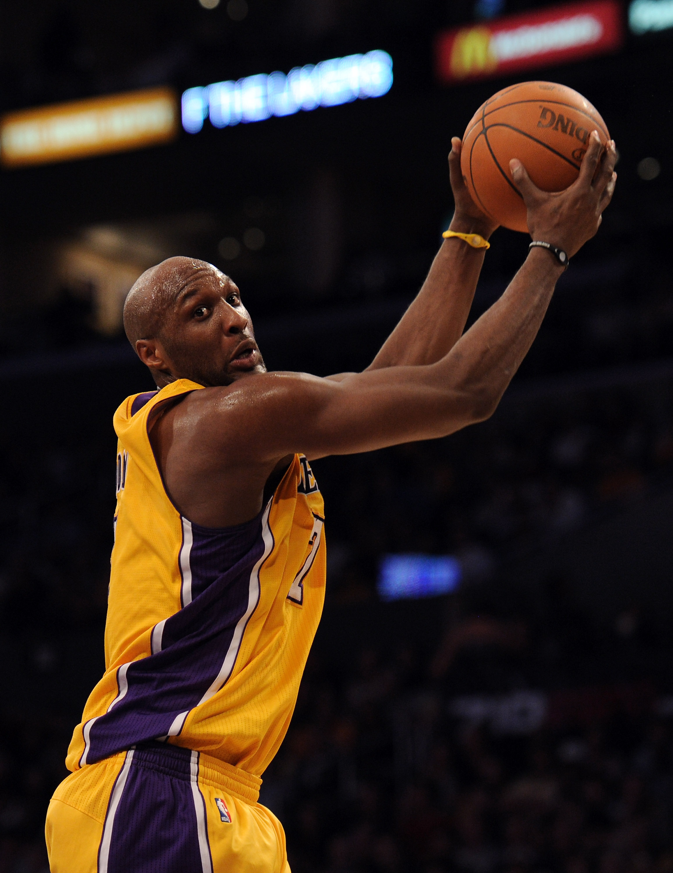 LOS ANGELES, CA - JANUARY 17:  Lamar Odom #7 of the Los Angeles Lakers grabs a pass during the game against the Oklahoma City Thunder at the Staples Center on January 17, 2011 in Los Angeles, California.  (Photo by Harry How/Getty Images)   NOTE TO USER: