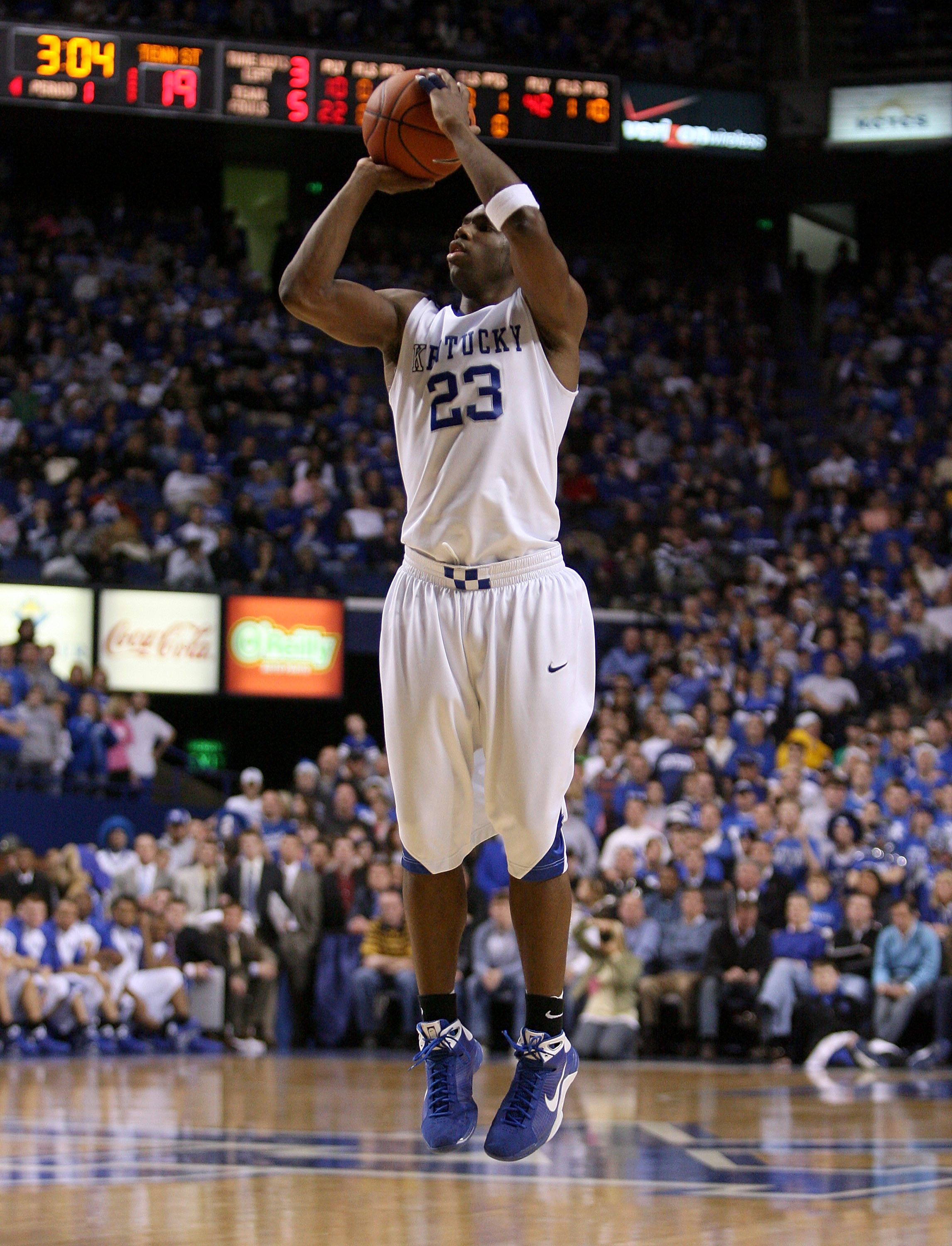 LEXINGTON, KY - DECEMBER 22:  Jodie Meeks #23 of the Kentucky Wildcats shoots the ball during the game against the Tennessee State Tigers at Rupp Arena on December 22, 2008 in Lexington,Kentucky.  (Photo by Andy Lyons/Getty Images)
