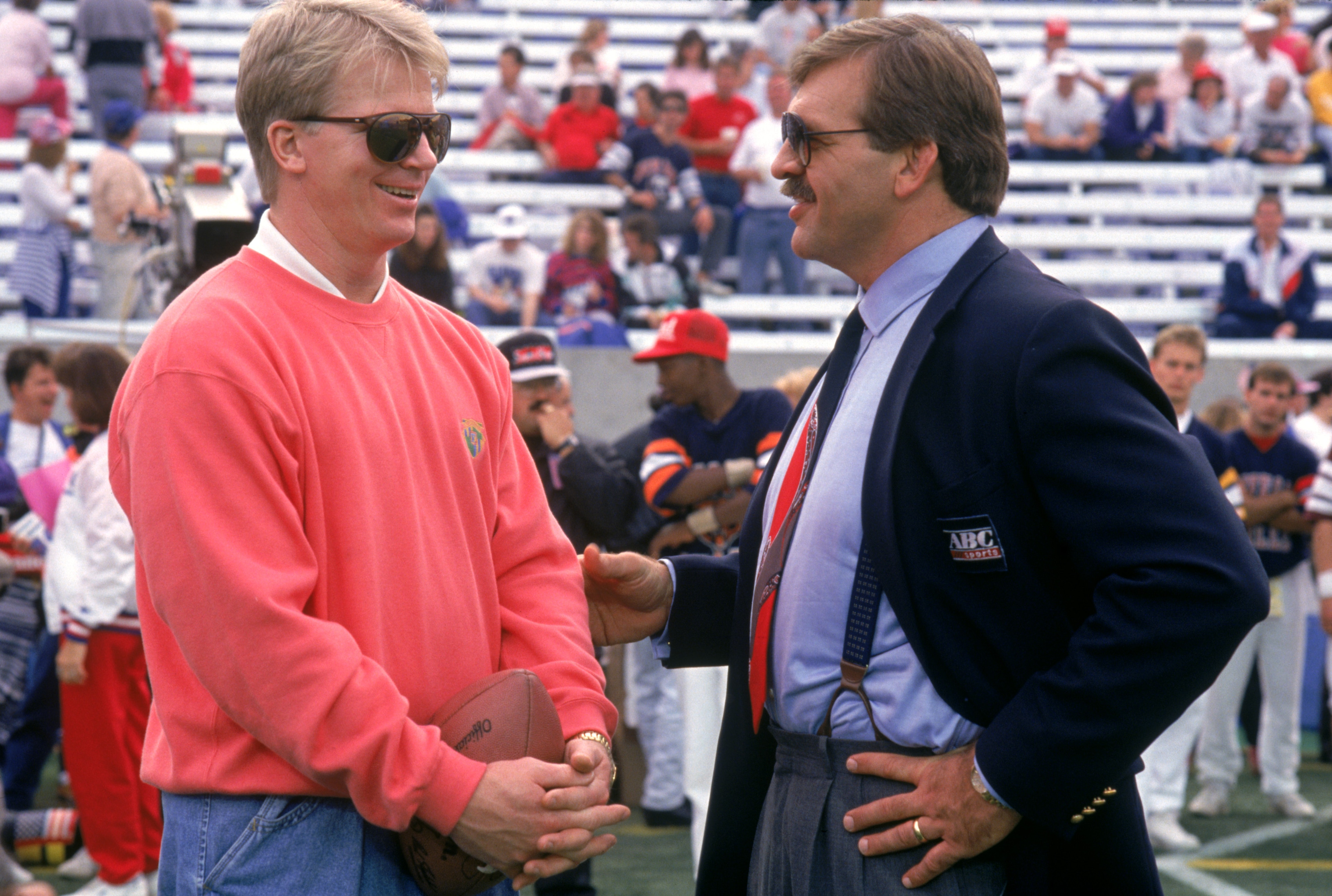TAMPA, FL - JANUARY 27:  Injured quarterback Phil Simms of the New York Giants talks to ABC TV announcer Dan Dierdorff before the game against the Buffalo Bills during Super Bowl XXV at Tampa Stadium on January 27, 1991 in Tampa, Florida. The Giants defea