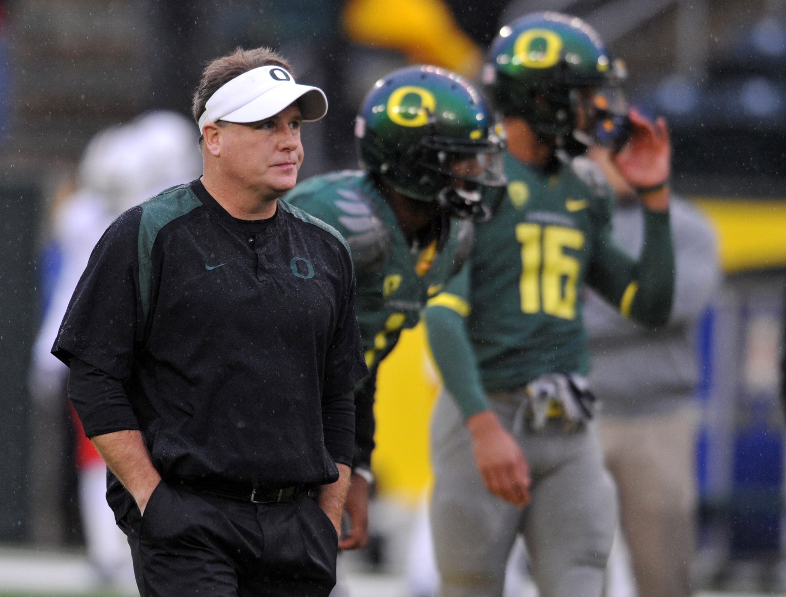 EUGENE, OR - NOVEMBER 26: Head coach Chip Kelly of the Oregon Ducks looks on as his team warms up before the game against the Arizona Wildcats at Autzen Stadium on November 26, 2010 in Eugene, Oregon. The Ducks won the game 48-29. (Photo by Steve Dykes/Ge