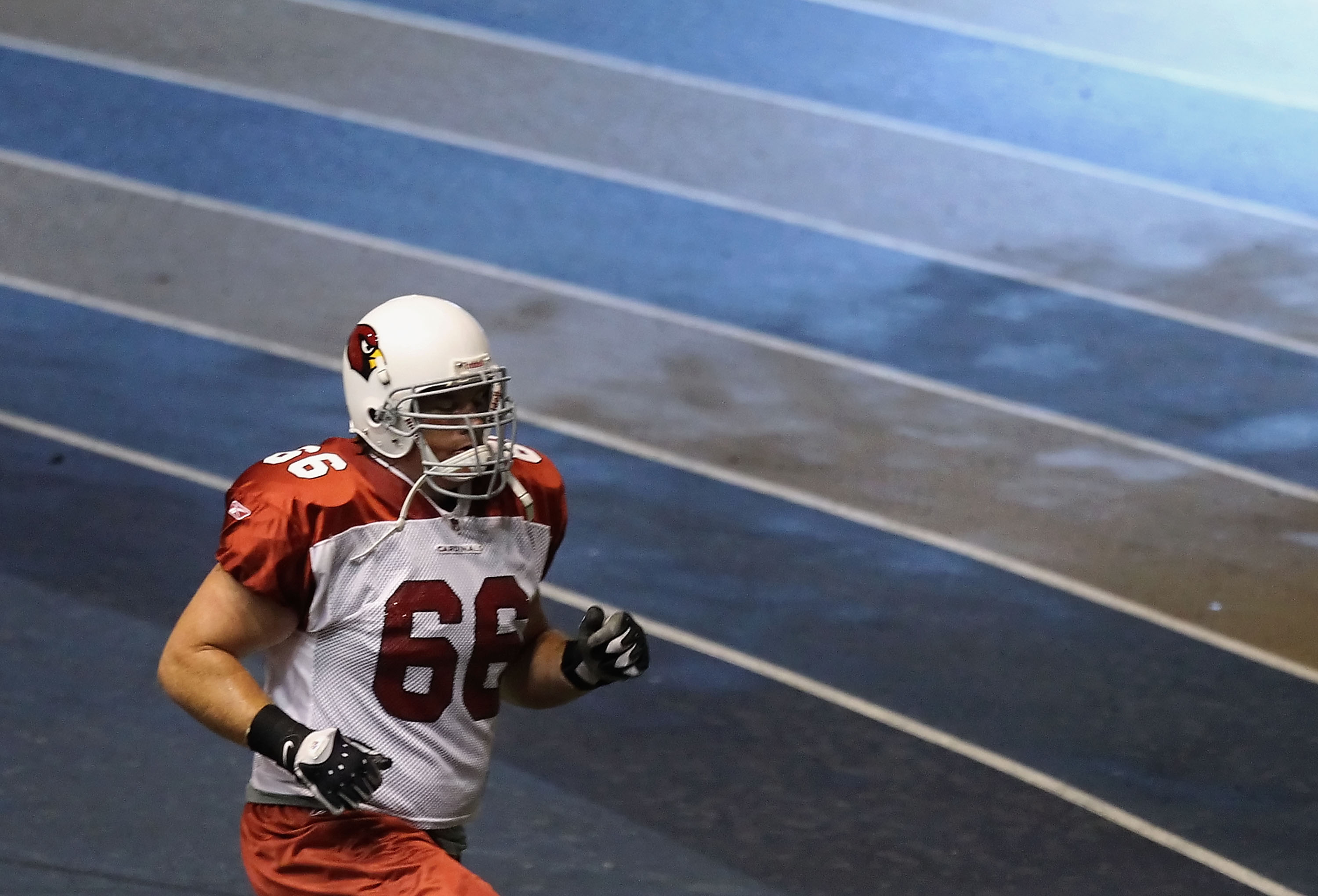 FLAGSTAFF, AZ - AUGUST 01:  Guard Alan Faneca #66 of the Arizona Cardinals practices in training camp at Northern Arizona University Walkup Skydome on August 1, 2010 in Flagstaff, Arizona.  (Photo by Christian Petersen/Getty Images)