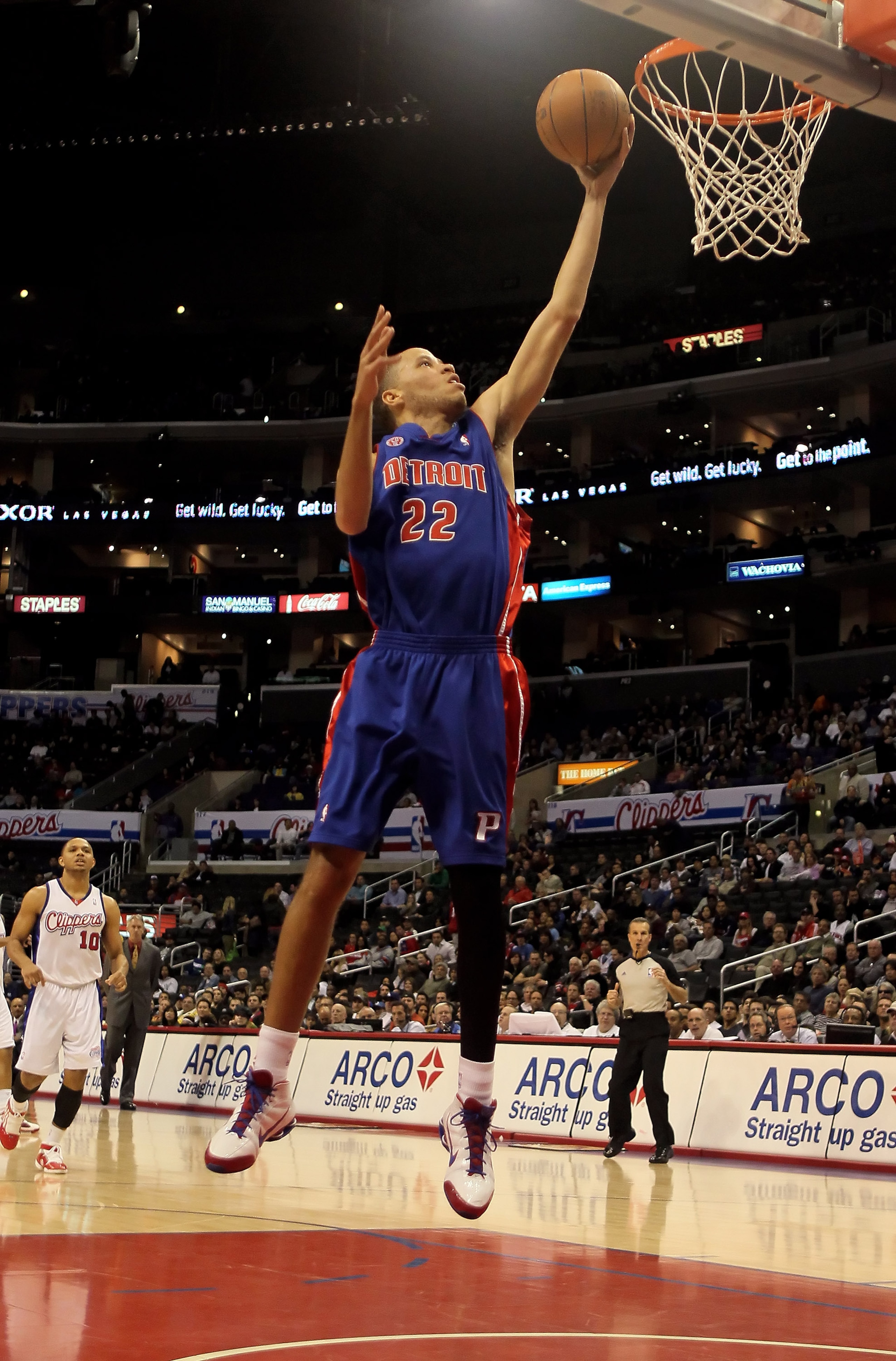 LOS ANGELES, CA - FEBRUARY 24:  Tayshaun Prince #22 of the Detroit Pistons drives to the basket for a layup against the Los Angeles Clippers during the first half at Staples Center on February 24, 2010 in Los Angeles, California. NOTE TO USER: User expres