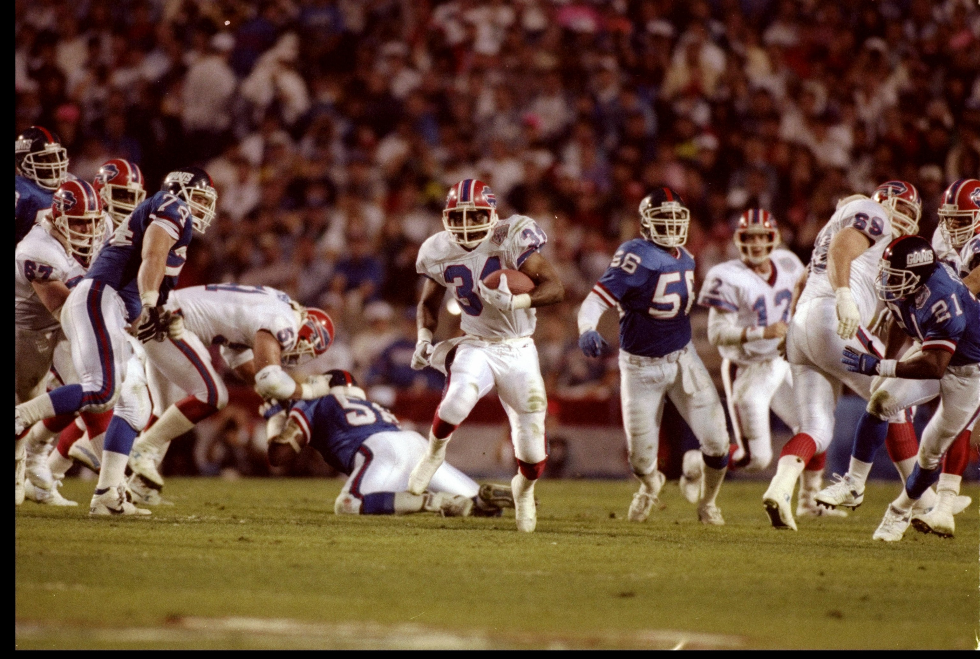 27 Jan 1991:  Running back Thurman Thomas of the Buffalo Bills moves the ball during Super Bowl XXV against the New York Giants at Tampa Stadium in Tampa, Florida.  The Giants won the game, 20-19. Mandatory Credit: Rick Stewart  /Allsport