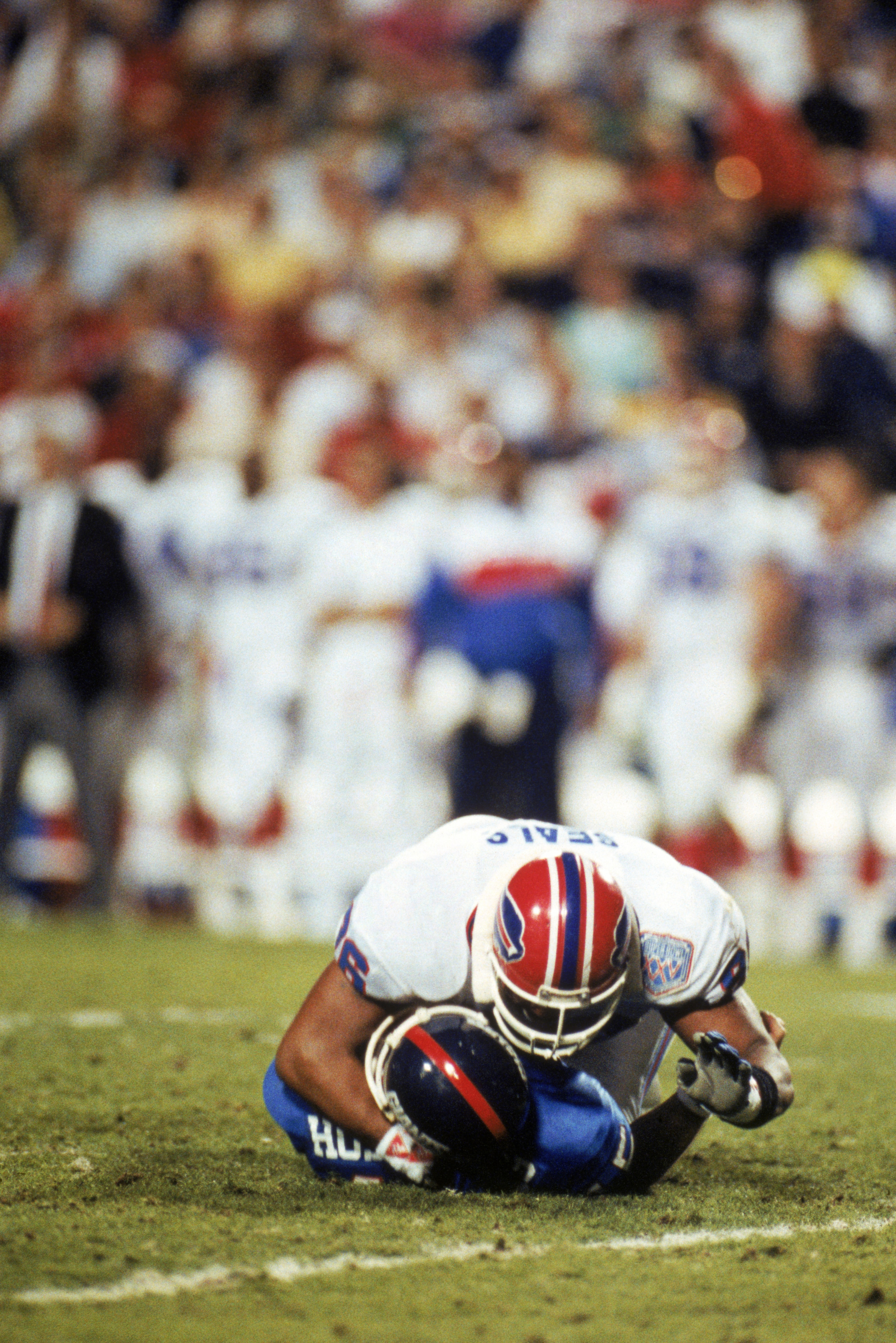 TAMPA, FL - JANUARY 27:  Defensive end Leon Seals #96 of the Buffalo Bills crushes quarterback Jeff Hostetler #15 of the New York Giants after an incomplete pass in the second quarter of Super Bowl XXV at Tampa Stadium on January 27, 1991 in Tampa, Florid