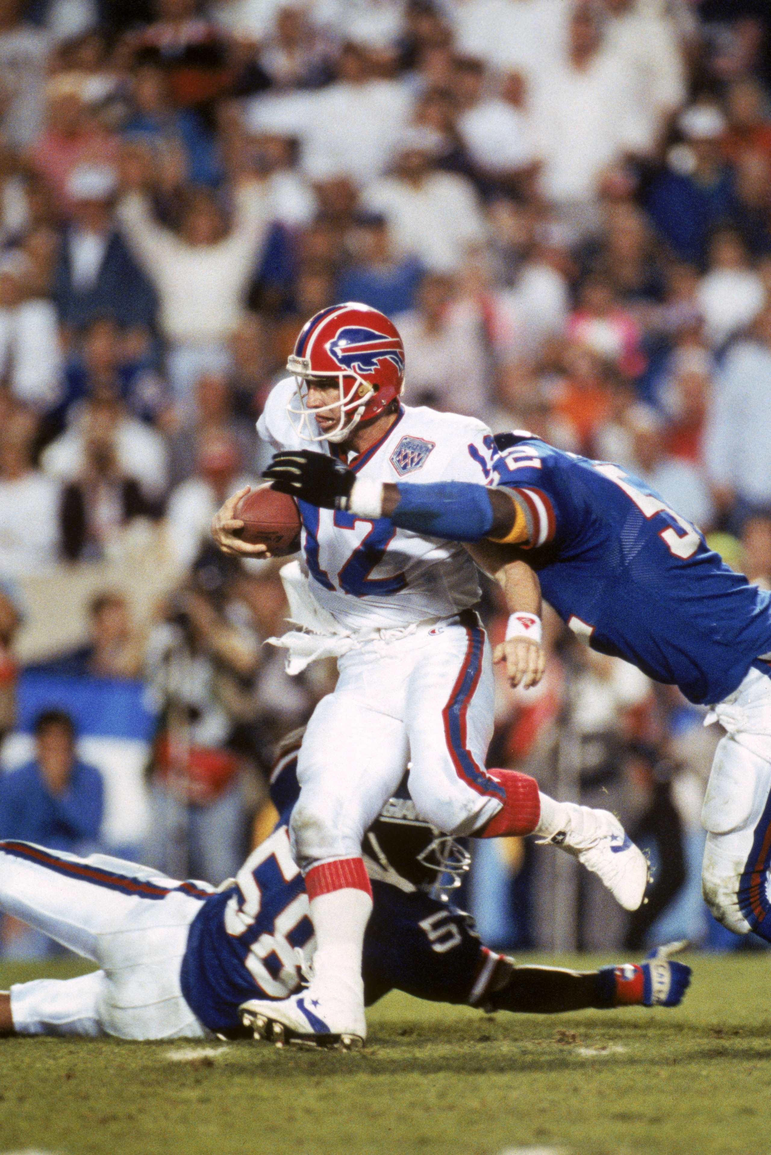TAMPA, FL - JANUARY 27:  Linebacker Pepper Johnson #52 of the New York Giants tackles quarterback Jim Kelly #12 of the Buffalo Bills from behinds after an eight yard run in the fourth quarter of Super Bowl XXV at Tampa Stadium on January 27, 1991 in Tampa
