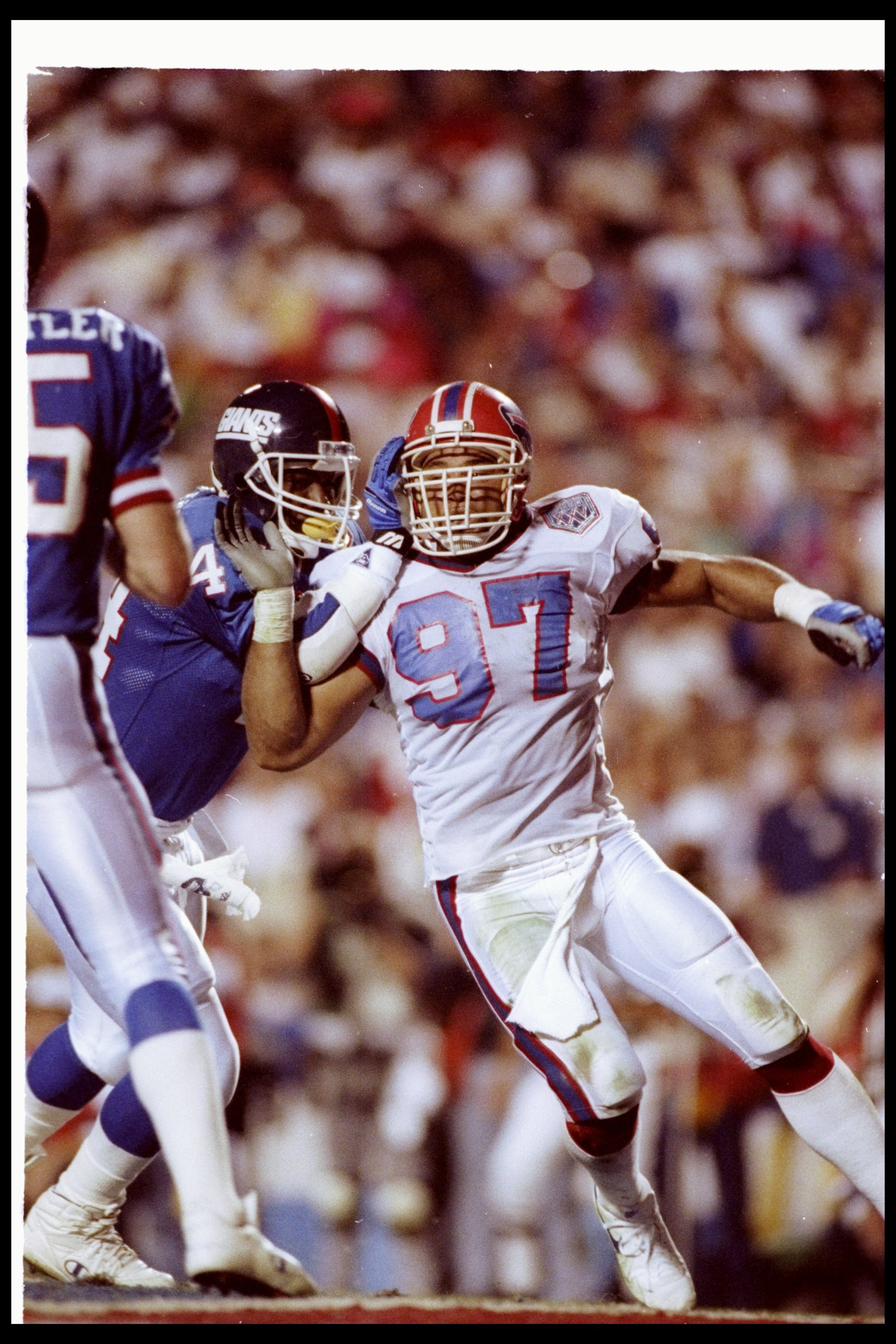27 Jan 1991:  Defensive lineman Cornelius Bennett of the Buffalo Bills works against the New York Giants during Super Bowl XXV at Tampa Stadium in Tampa, Florida.  The Giants won the game, 20-19. Mandatory Credit: Mike Powell  /Allsport