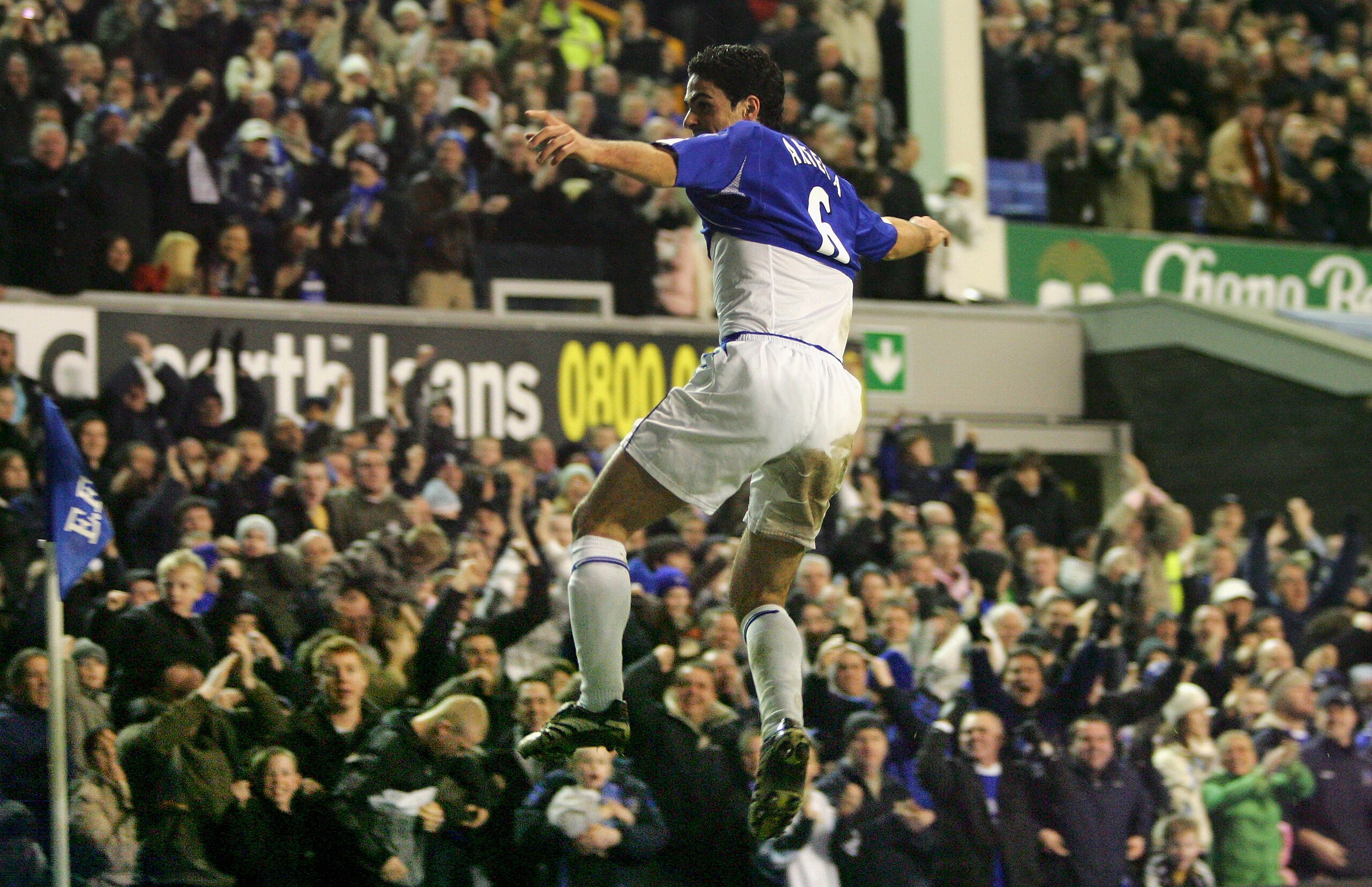 LIVERPOOL, UNITED KINGDOM - FEBRUARY 21: Mikel Arteta of Everton celebrates scoring his team's first goal during the Barclays Premiership match between Everton and Tottenham Hotspur at Goodison Park on February 21, 2007 in Liverpool, England. (Photo by LIVERPOOL, UNITED KINGDOM - FEBRUARY 21: Mikel Arteta of Everton celebrates scoring his team's first goal during the Barclays Premiership match between Everton and Tottenham Hotspur at Goodison Park on February 21, 2007 in Liverpool, England. (Photo by