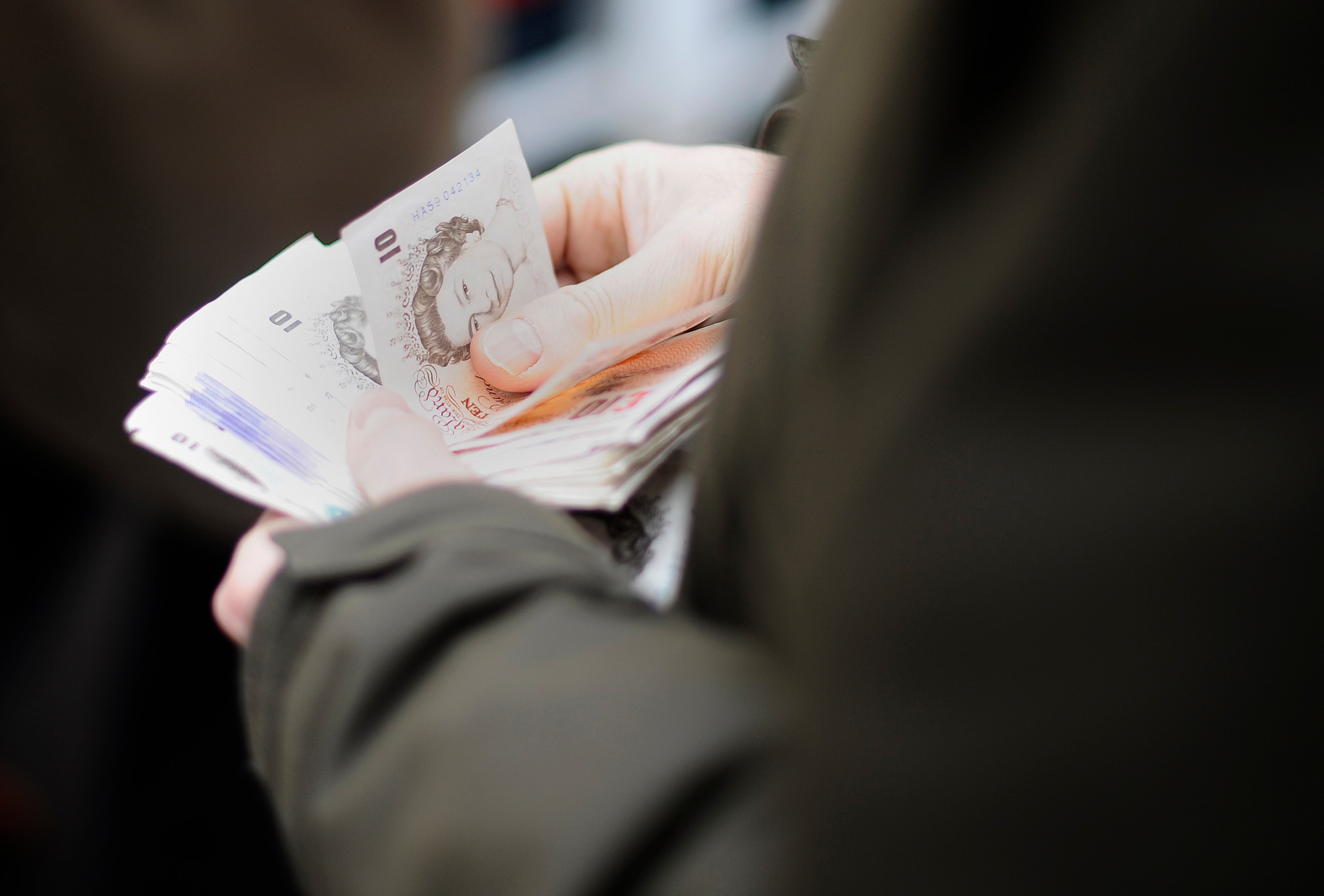 NEWBURY, ENGLAND - DECEMBER 15: A punter gets his money ready for a wager at Newbury racecourse on December 15, 2010 in Newbury, England. (Photo by Alan Crowhurst/ Getty Images) NEWBURY, ENGLAND - DECEMBER 15: A punter gets his money ready for a wager at Newbury racecourse on December 15, 2010 in Newbury, England. (Photo by Alan Crowhurst/ Getty Images)