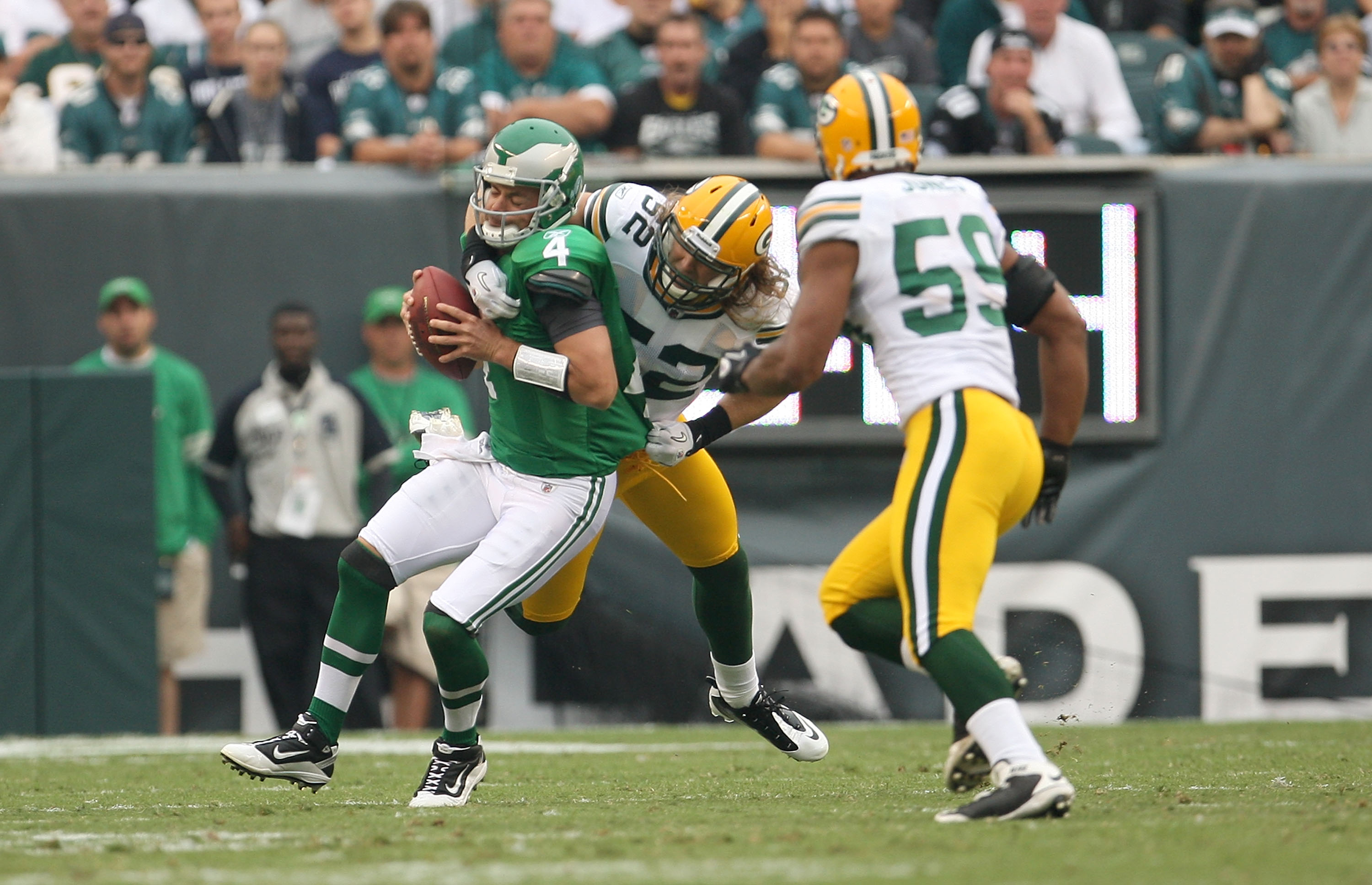 Green Bay Packers outside linebacker Clay Matthews (52) walks