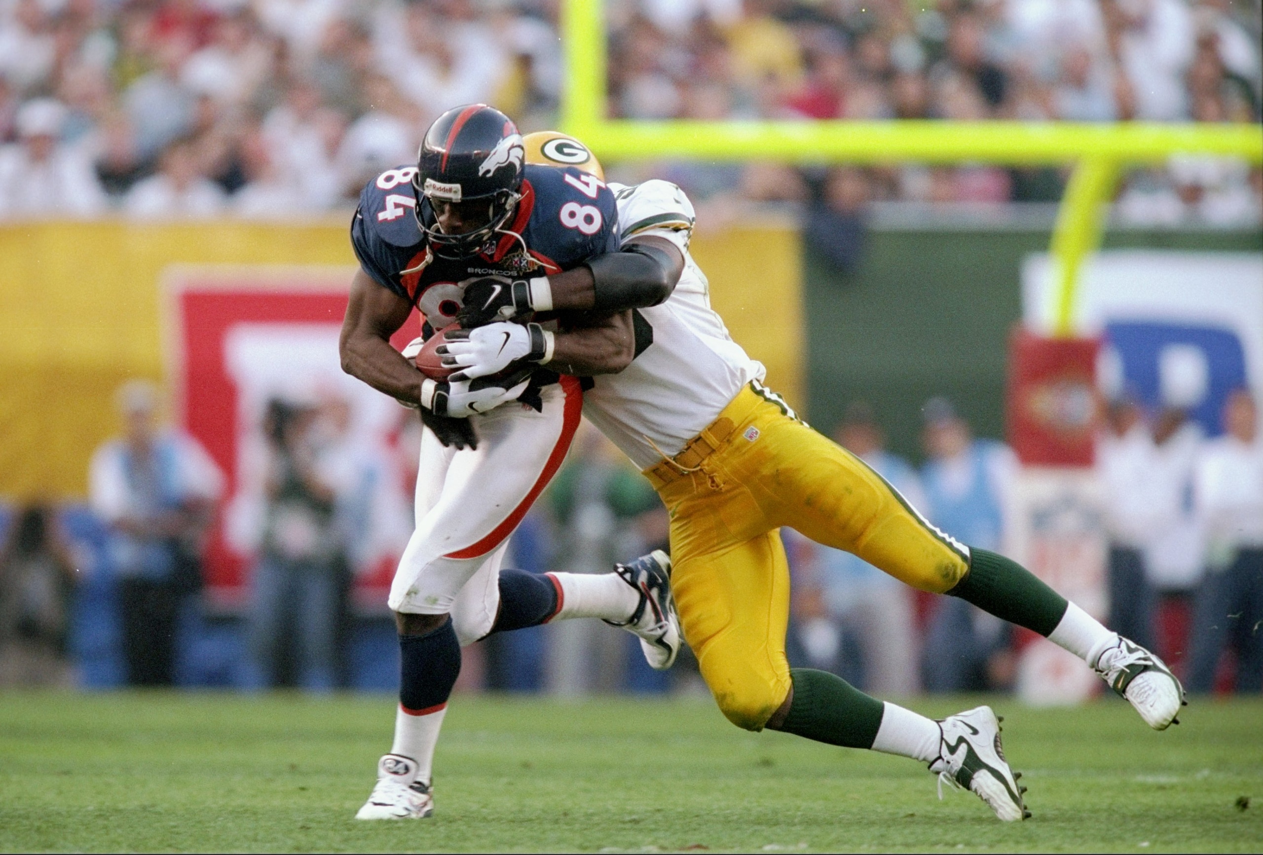 25 Jan 1998:  Shannon Sharpe #84 of the Denver Broncos carries the football against the Green Bay Packers during Super Bowl  XXXII at Qualcomm Stadium in San Diego, California.  The Denver Broncos defeated the Green Bay Packers 31-24. Mandatory Credit: An