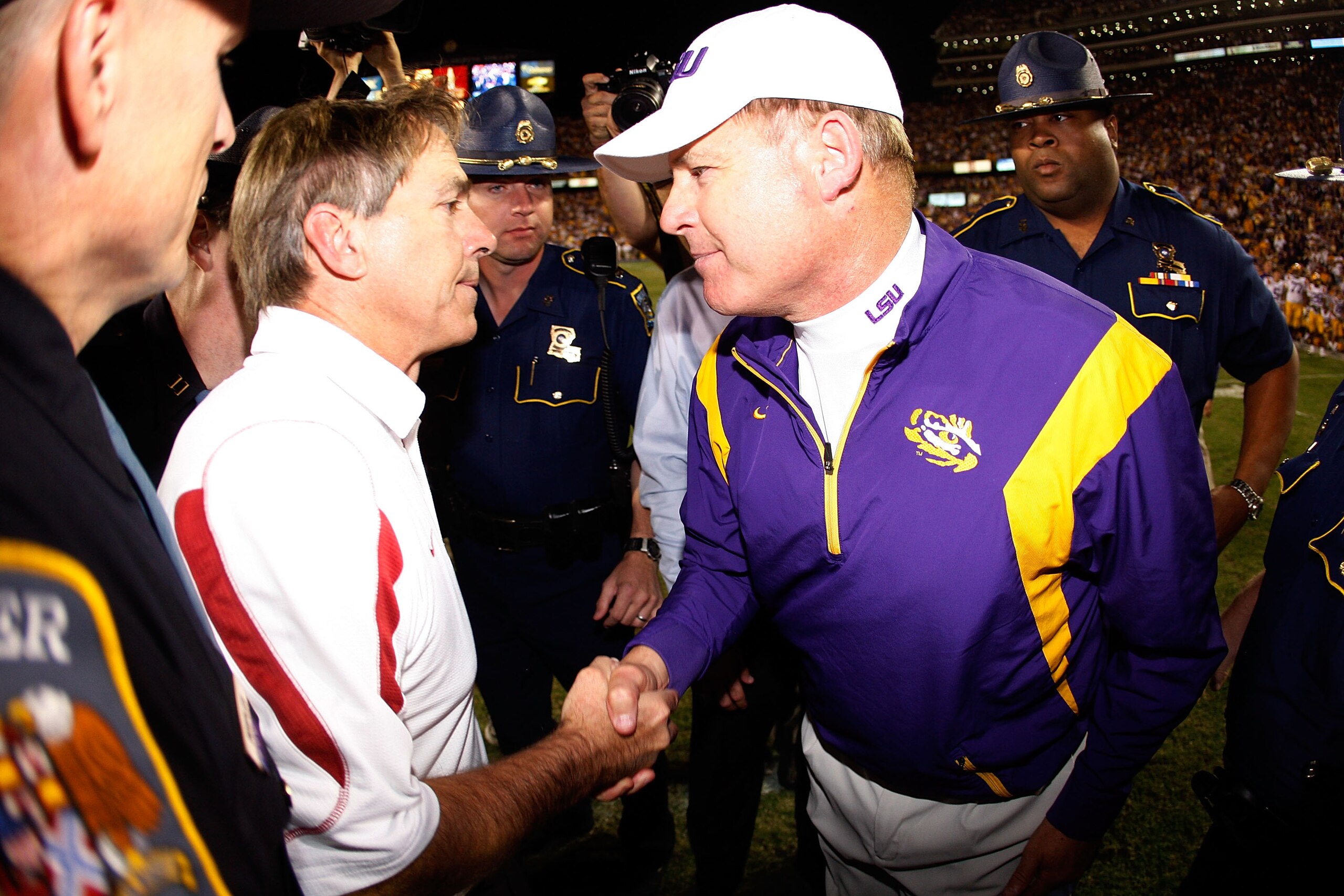 BATON ROUGE, LA - NOVEMBER 08:  Head Coach Nick Saban of the Alabama Crimson Tide is congratulated by head coach Les Miles of the Louisiana State University Tigers after the Tide defeated the Tigers 27-21 in overtime on November 11, 2008 at Tiger Stadium