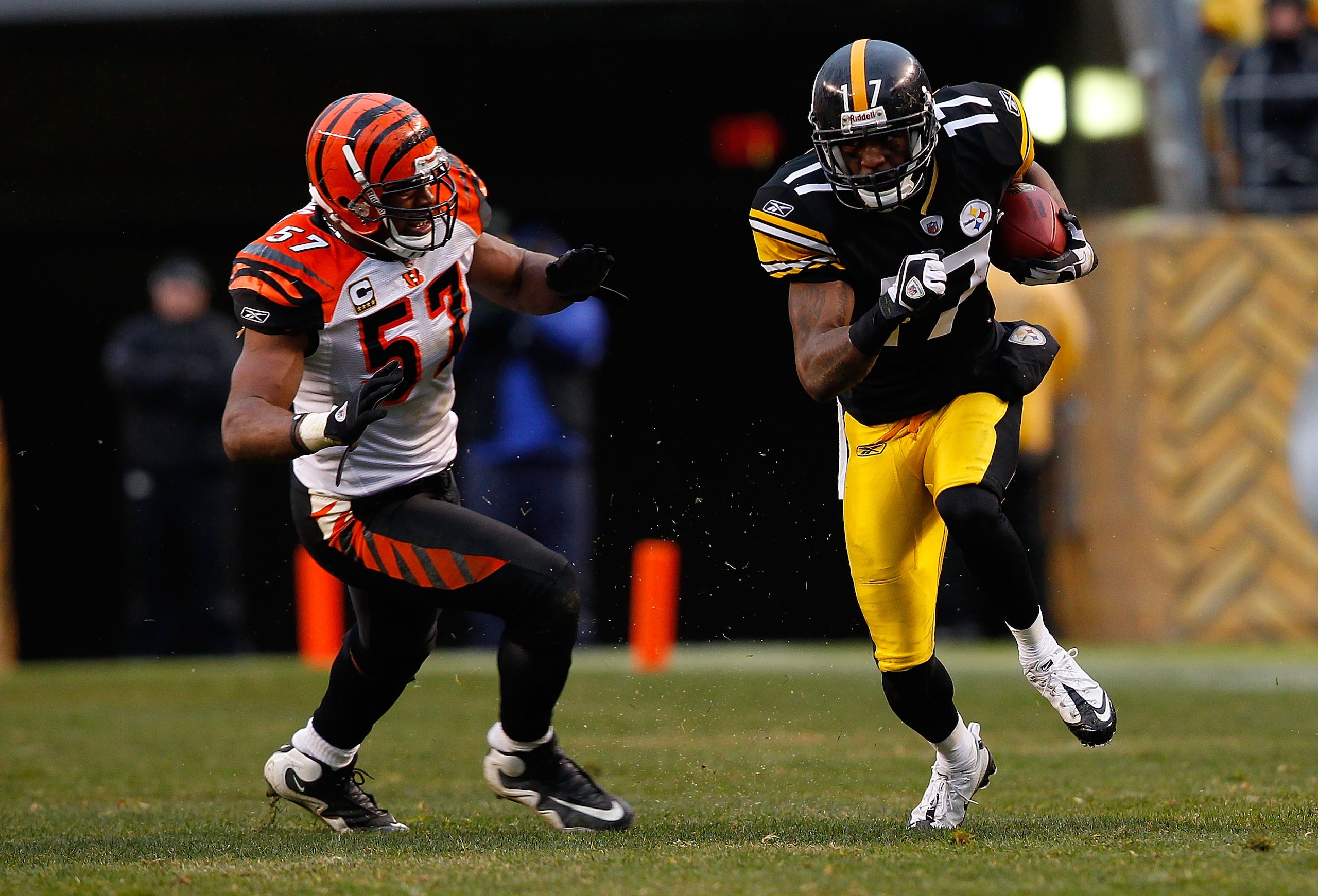 PITTSBURGH - DECEMBER 12:  Mike Wallace #17 of the Pittsburgh Steelers runs with the ball in front of Dhani Jones #57 of the Cincinnati Bengals during the game on December 12, 2010 at Heinz Field in Pittsburgh, Pennsylvania.  (Photo by Jared Wickerham/Get
