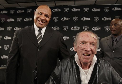 Oakland Raiders Becoming Hue Jackson's Team: Looks Like Al Davis