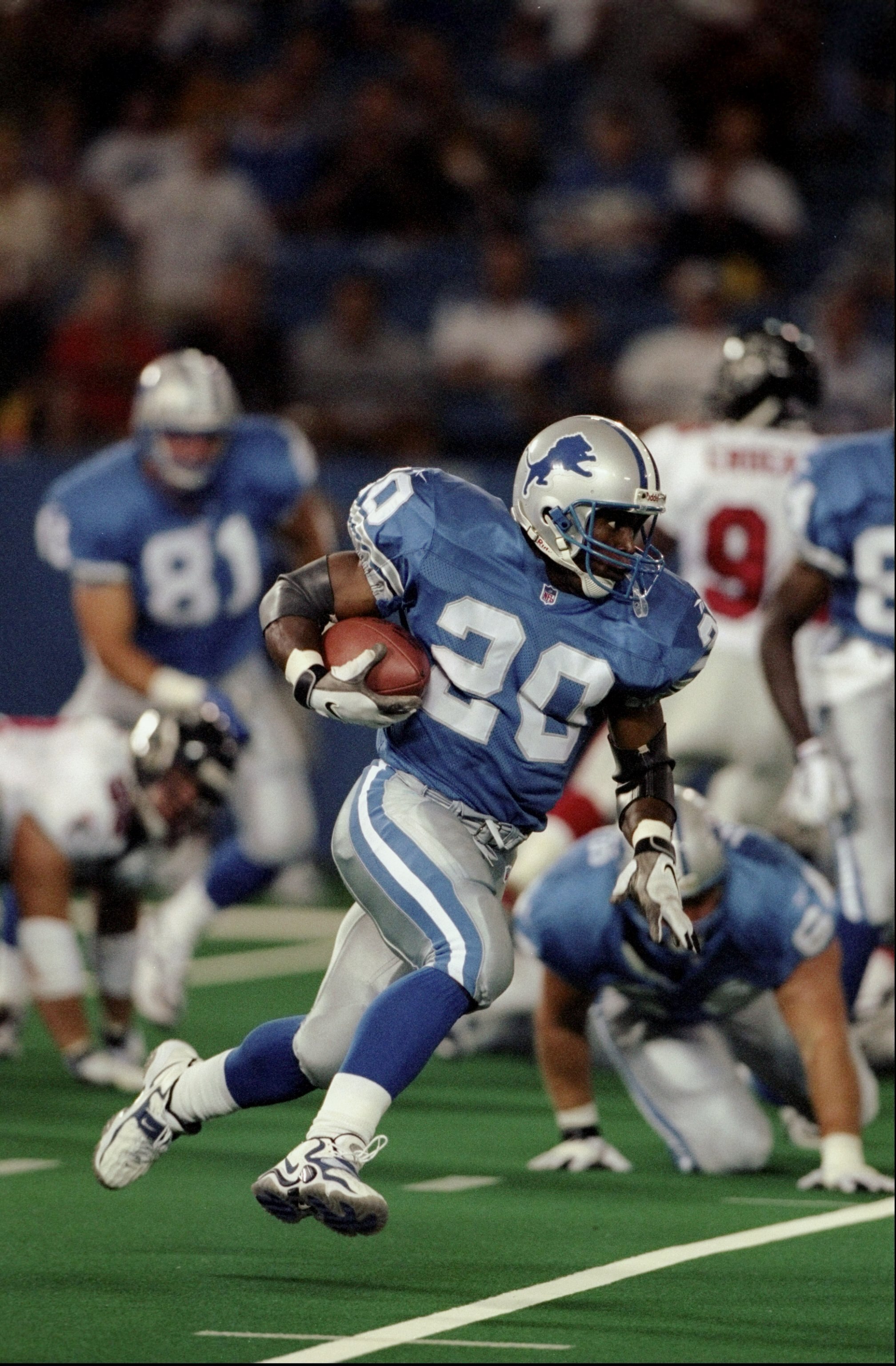 14 Aug 1998:  Running back Barry Sanders #20 of the Detroit Lions in action during the pre-season game against the Atlanta Falcons at the Pontiac Silverdome in Pontiac, Michigan. The Falcons defeated the Lions 7-3.