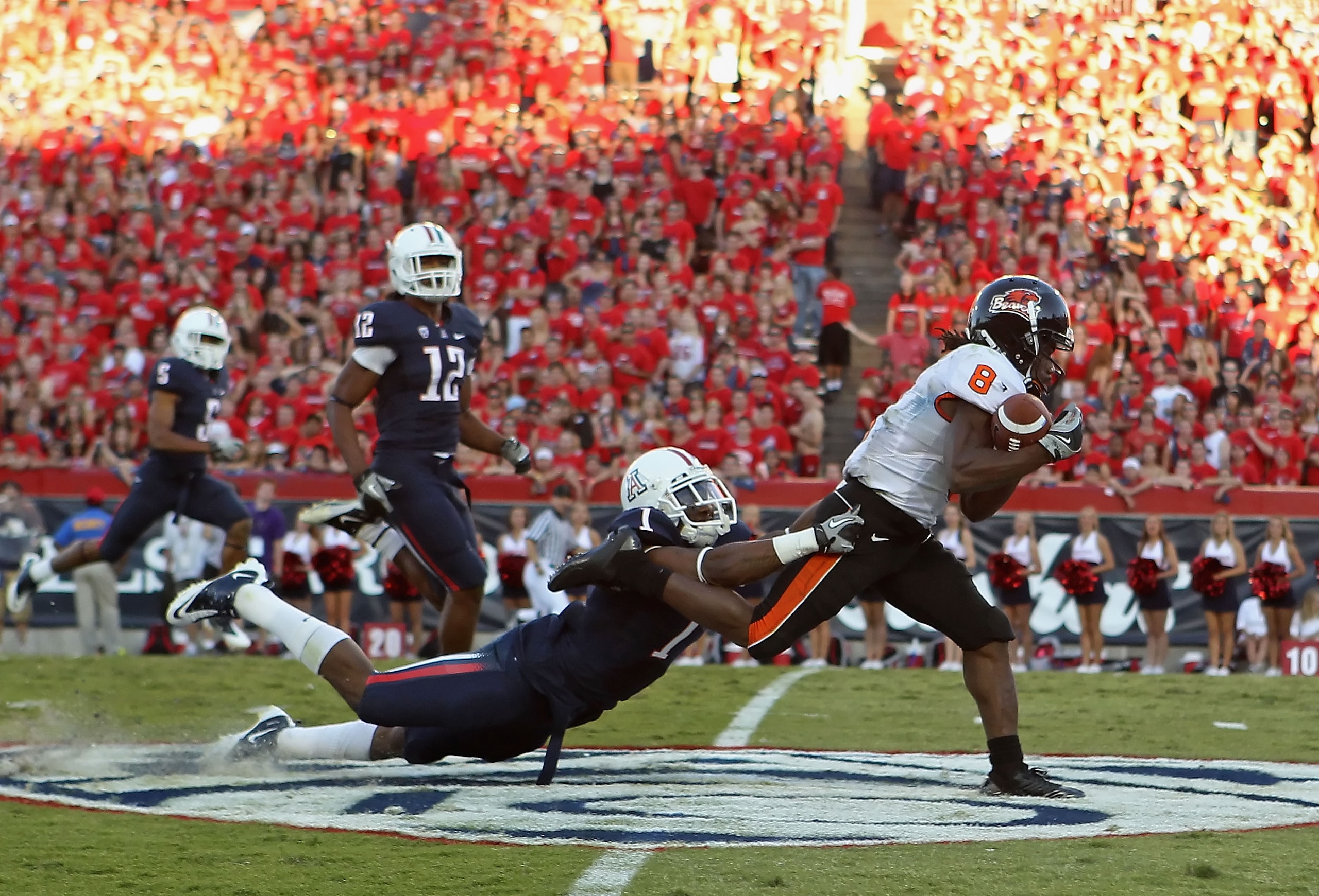 TUCSON, AZ - OCTOBER 09:  Wide receiver James Rodgers #8 of the Oregon State Beavers runs with the ball after a reception past Robert Golden #1 of the Arizona Wildcats during the second quarter of the college football game at Arizona Stadium on October 9,