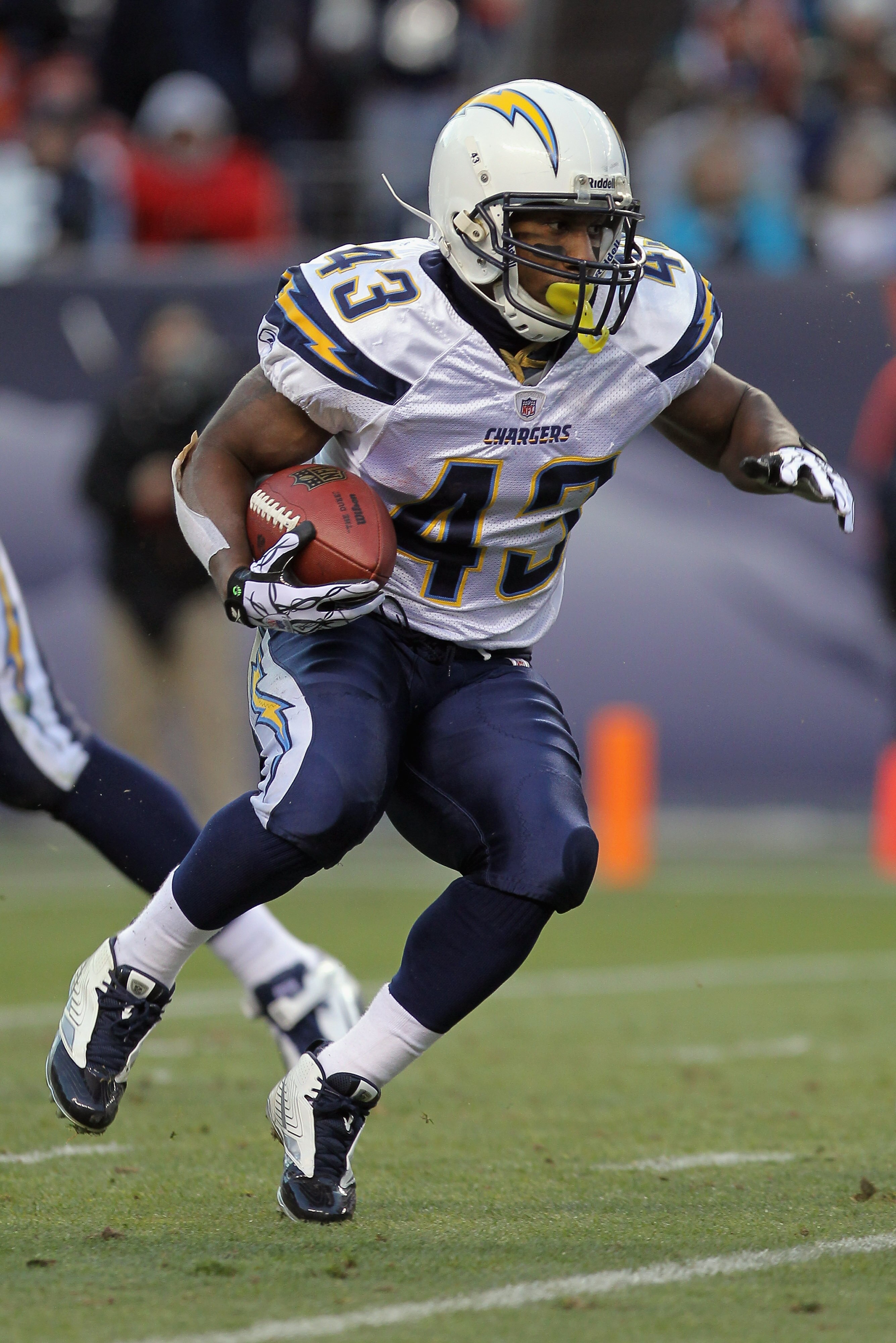 DENVER - JANUARY 02: Running back Darren Sproles #43 of the San Diego Chargers rushes against the Denver Broncos at INVESCO Field at Mile High on January 2, 2011 in Denver, Colorado. The Chargers defeated the Broncos 33-28. (Photo by Doug Pensinger/Gett