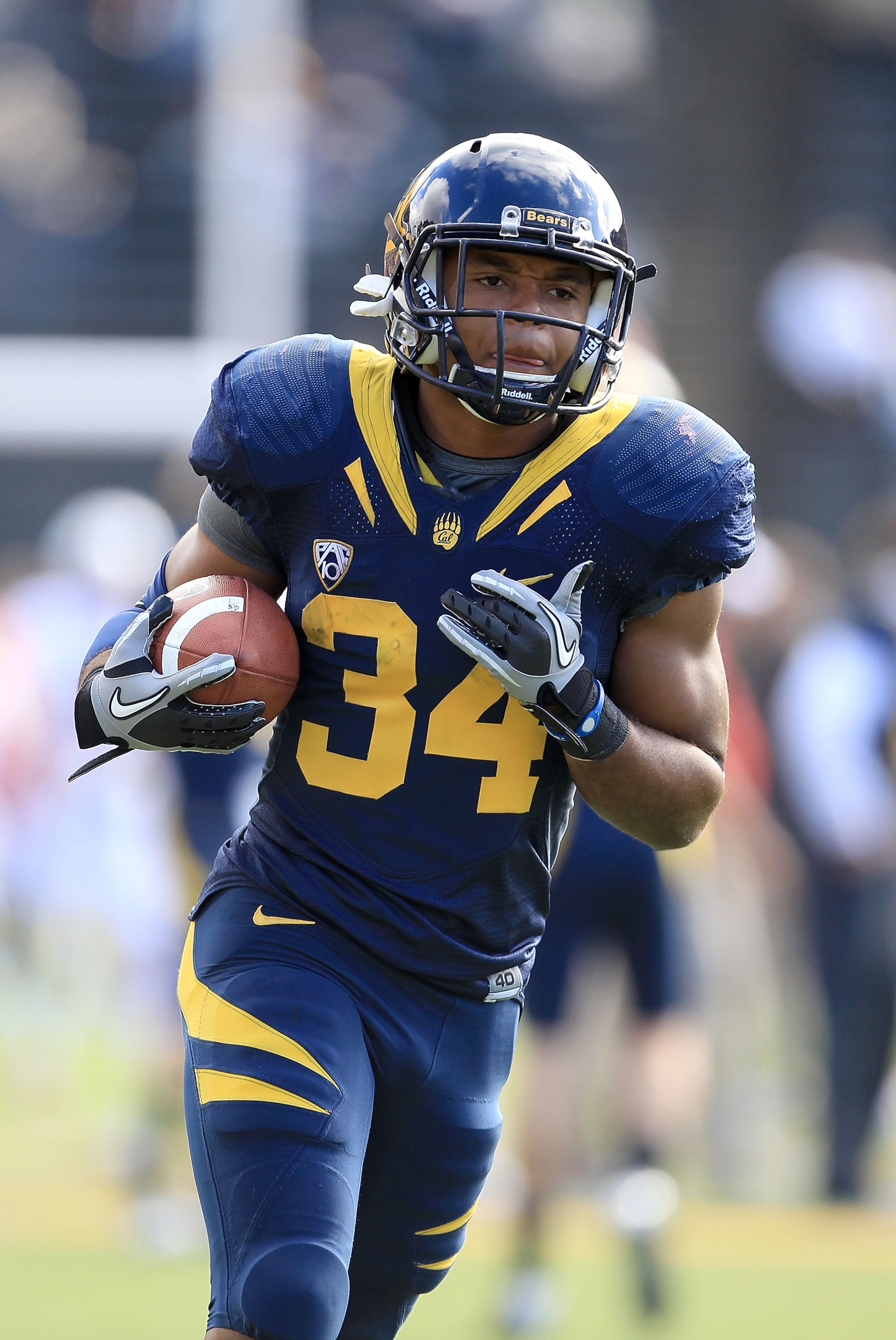 BERKELEY, CA - NOVEMBER 20:  Shane Vereen #34 of the California Golden Bears warms up for their game against the Stanford Cardinal at California Memorial Stadium on November 20, 2010 in Berkeley, California.  (Photo by Ezra Shaw/Getty Images)