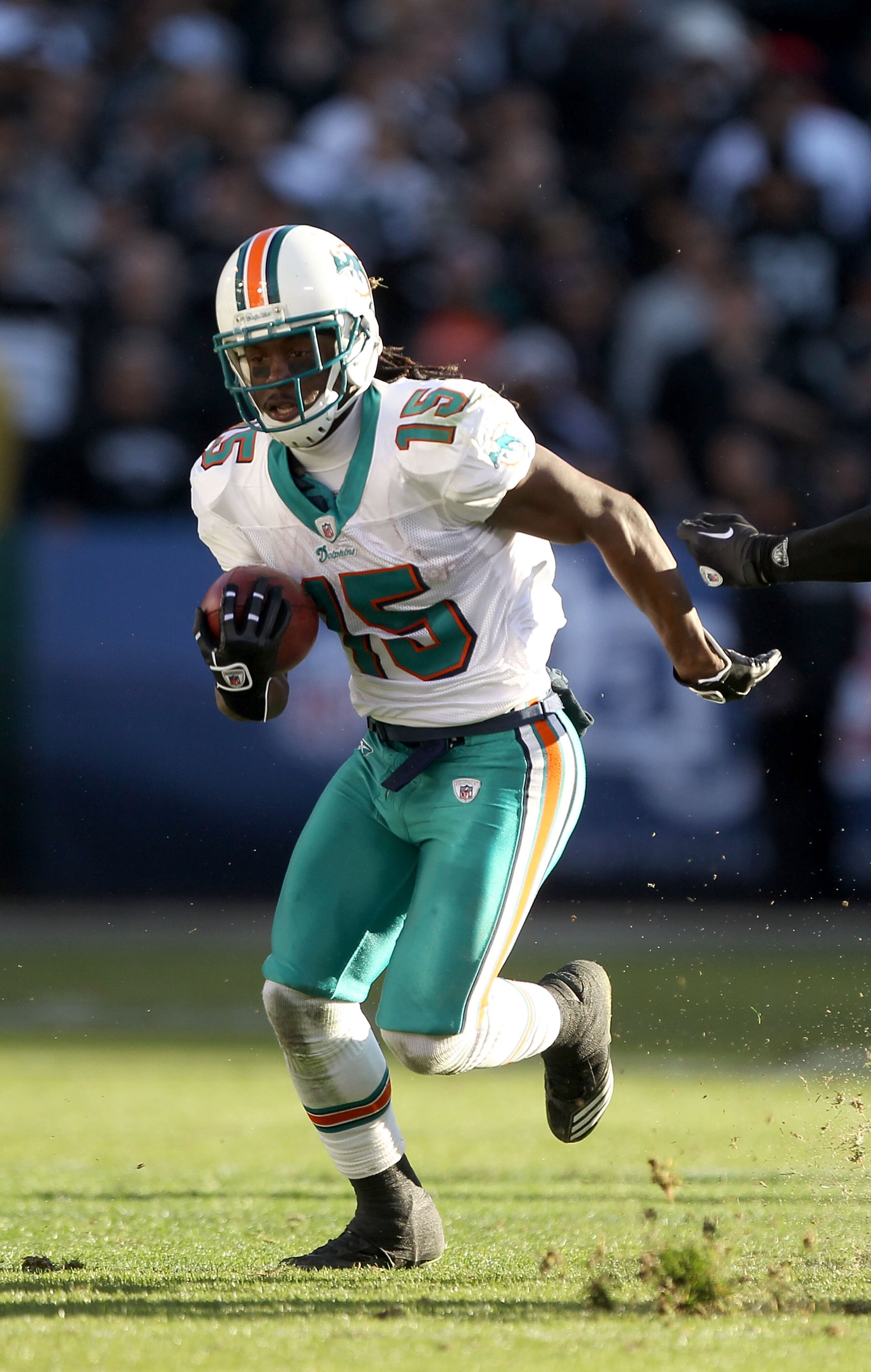 OAKLAND, CA - NOVEMBER 28:  Davone Bess #15 of the Miami Dolphins in action against the Oakland Raiders at Oakland-Alameda County Coliseum on November 28, 2010 in Oakland, California.  (Photo by Ezra Shaw/Getty Images)