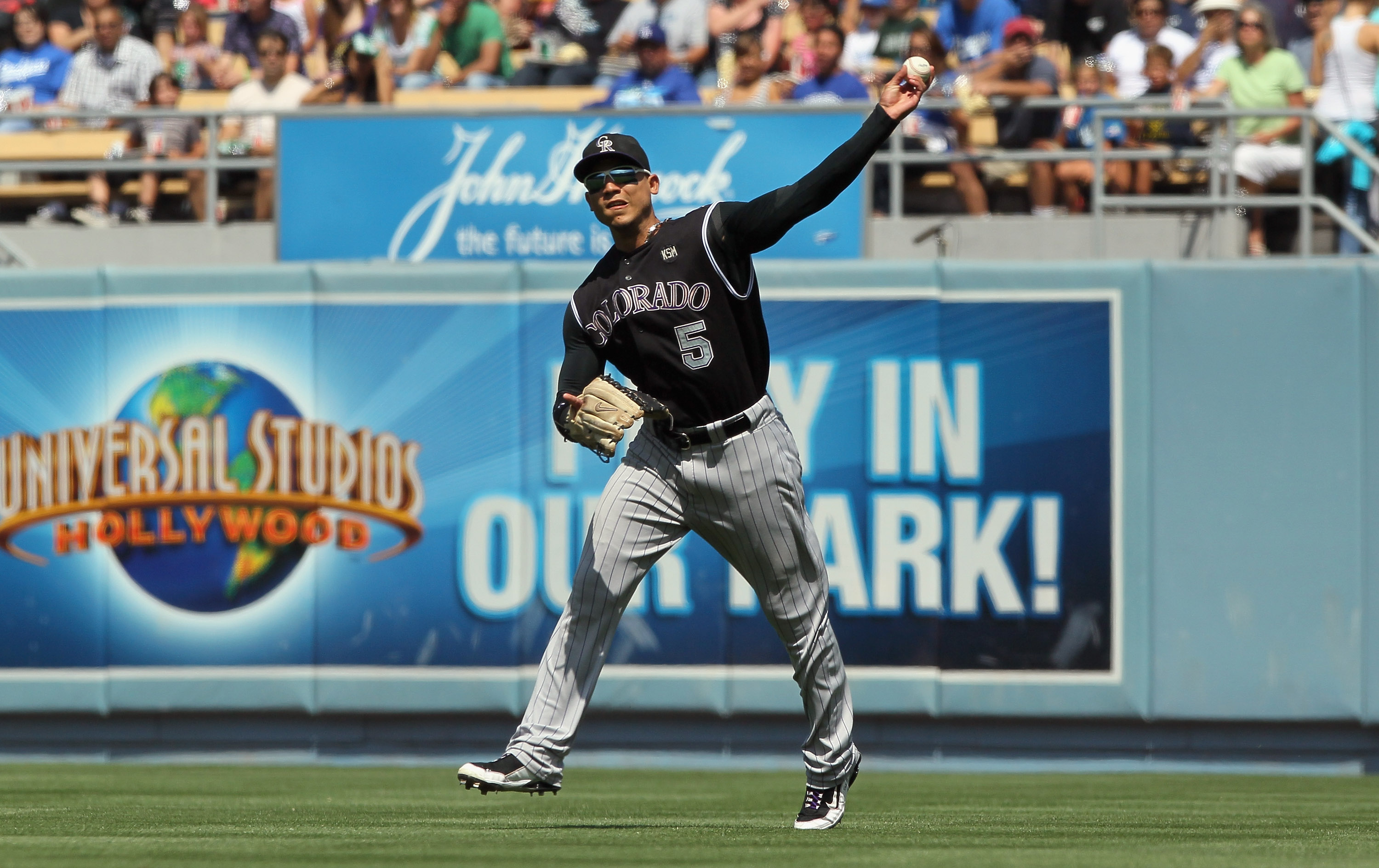 An American baseball center fielder, Coco Crisp has attained immense  popularity due to his peculiar hair style.