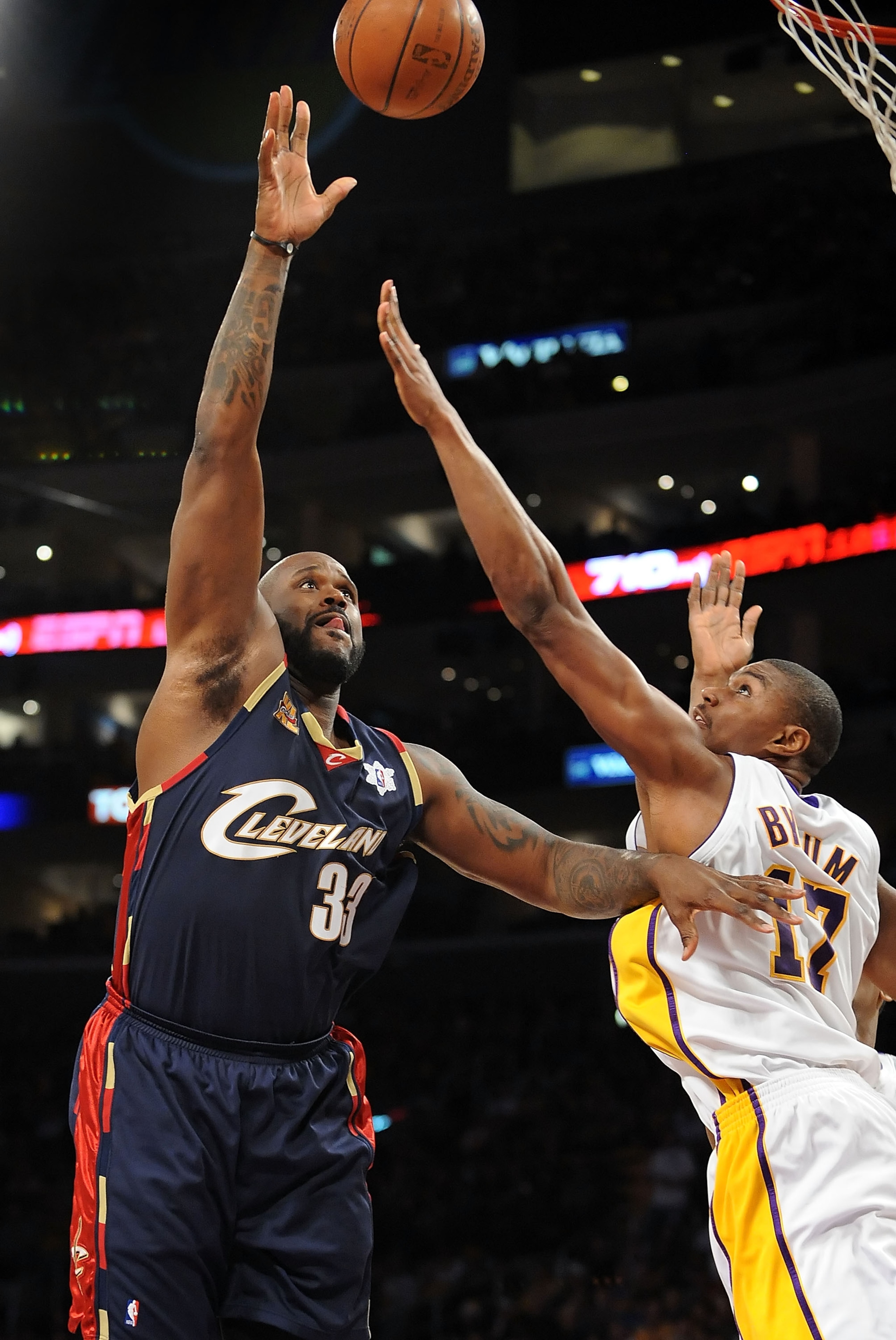 LOS ANGELES, CA - DECEMBER 25: Shaquille O'Neal #33 of the Cleveland Cavaliers puts a shot up against Andrew Bynum #17 of the Los Angeles Lakers at Staples Center on December 25, 2009 in Los Angeles, California. NOTE TO USER: User expressly acknowledges a LOS ANGELES, CA - DECEMBER 25: Shaquille O'Neal #33 of the Cleveland Cavaliers puts a shot up against Andrew Bynum #17 of the Los Angeles Lakers at Staples Center on December 25, 2009 in Los Angeles, California. NOTE TO USER: User expressly acknowledges a