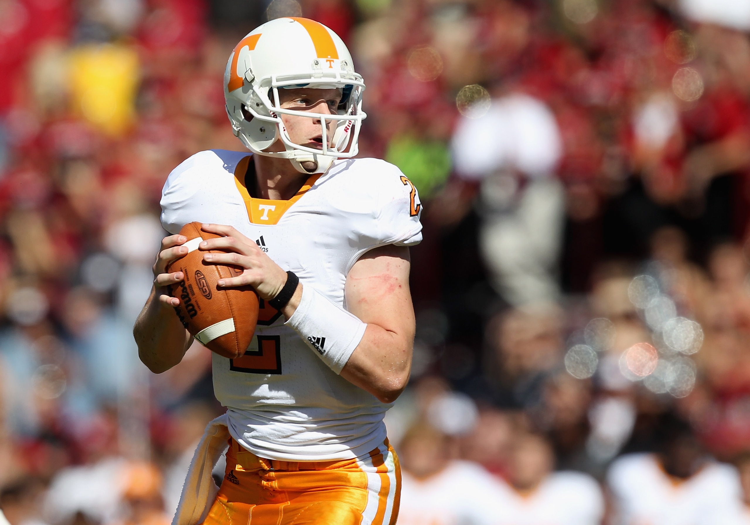 COLUMBIA, SC - OCTOBER 30:  Matt Simms #2 of the Tennessee Volunteers against the South Carolina Gamecocks during their game at Williams-Brice Stadium on October 30, 2010 in Columbia, South Carolina.  (Photo by Streeter Lecka/Getty Images)