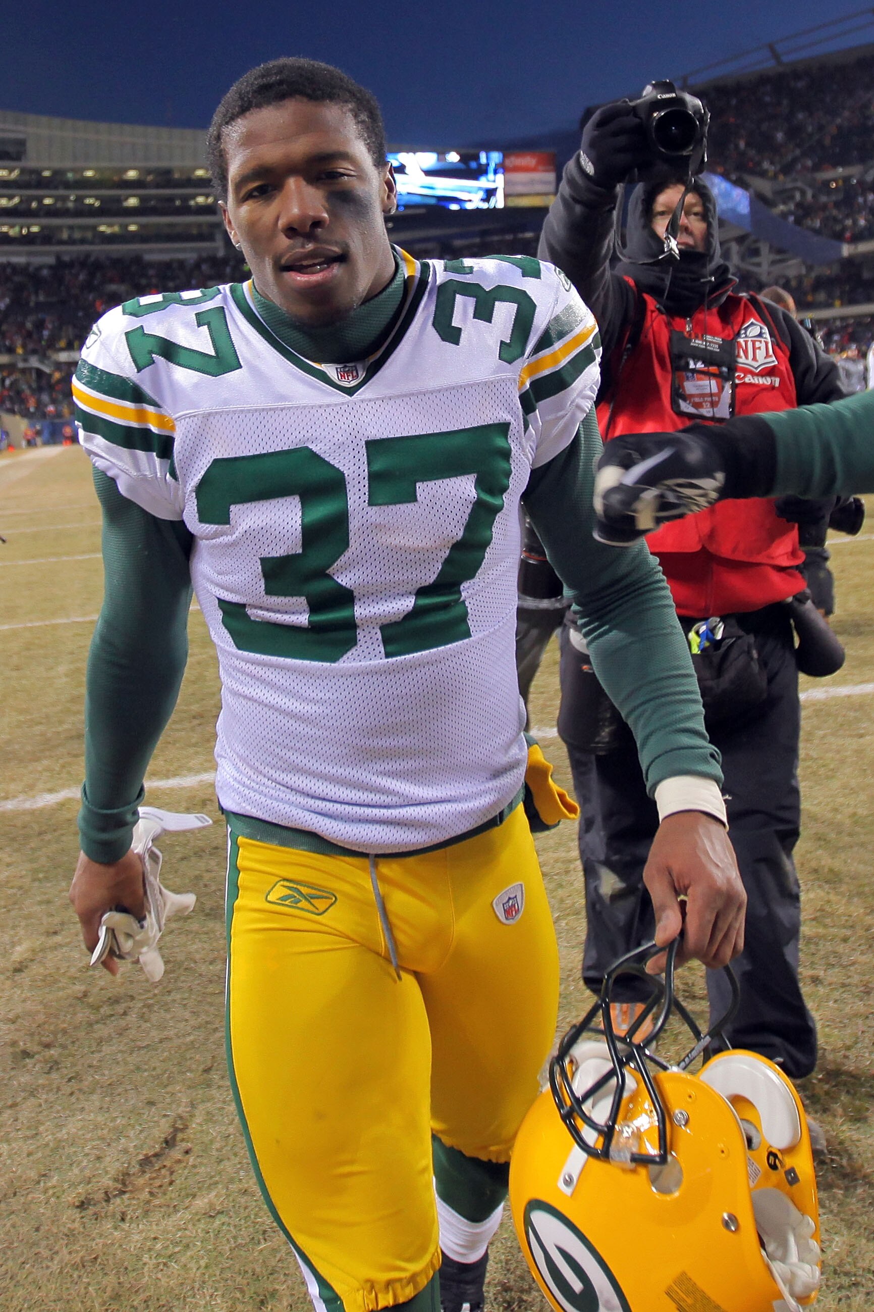 CHICAGO, IL - JANUARY 23:  Sam Shields #37 of the Green Bay Packers celebrates after the Packers 21-14 victory against the Chicago Bears in the NFC Championship Game at Soldier Field on January 23, 2011 in Chicago, Illinois.  (Photo by Doug Pensinger/Gett