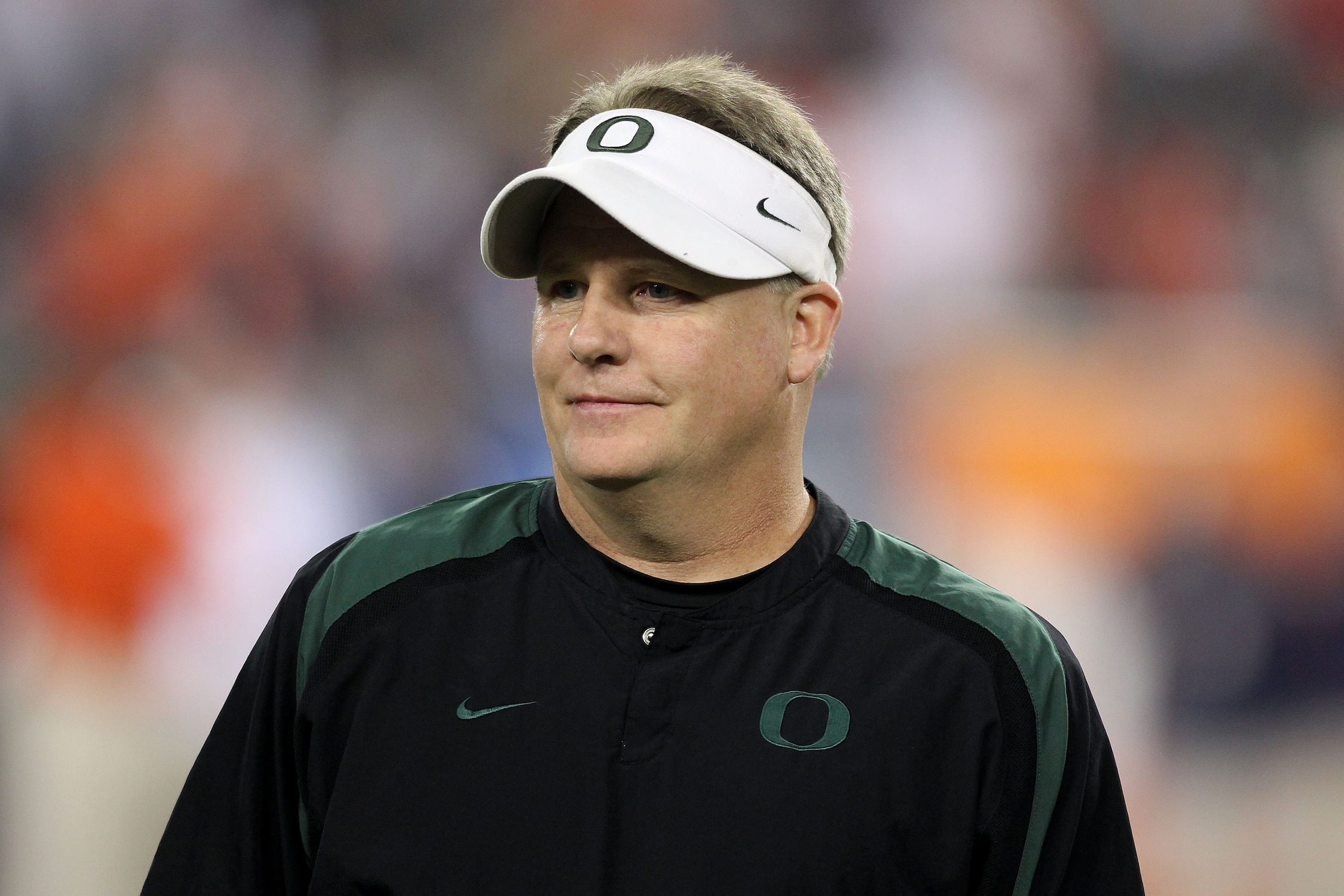 GLENDALE, AZ - JANUARY 10: Head coach Chip Kelly of the Oregon Ducks looks on during their 22-19 loss to the Auburn Tigers during the Tostitos BCS National Championship Game at University of Phoenix Stadium on January 10, 2011 in Glendale, Arizona. (Pho GLENDALE, AZ - JANUARY 10: Head coach Chip Kelly of the Oregon Ducks looks on during their 22-19 loss to the Auburn Tigers during the Tostitos BCS National Championship Game at University of Phoenix Stadium on January 10, 2011 in Glendale, Arizona. (Pho