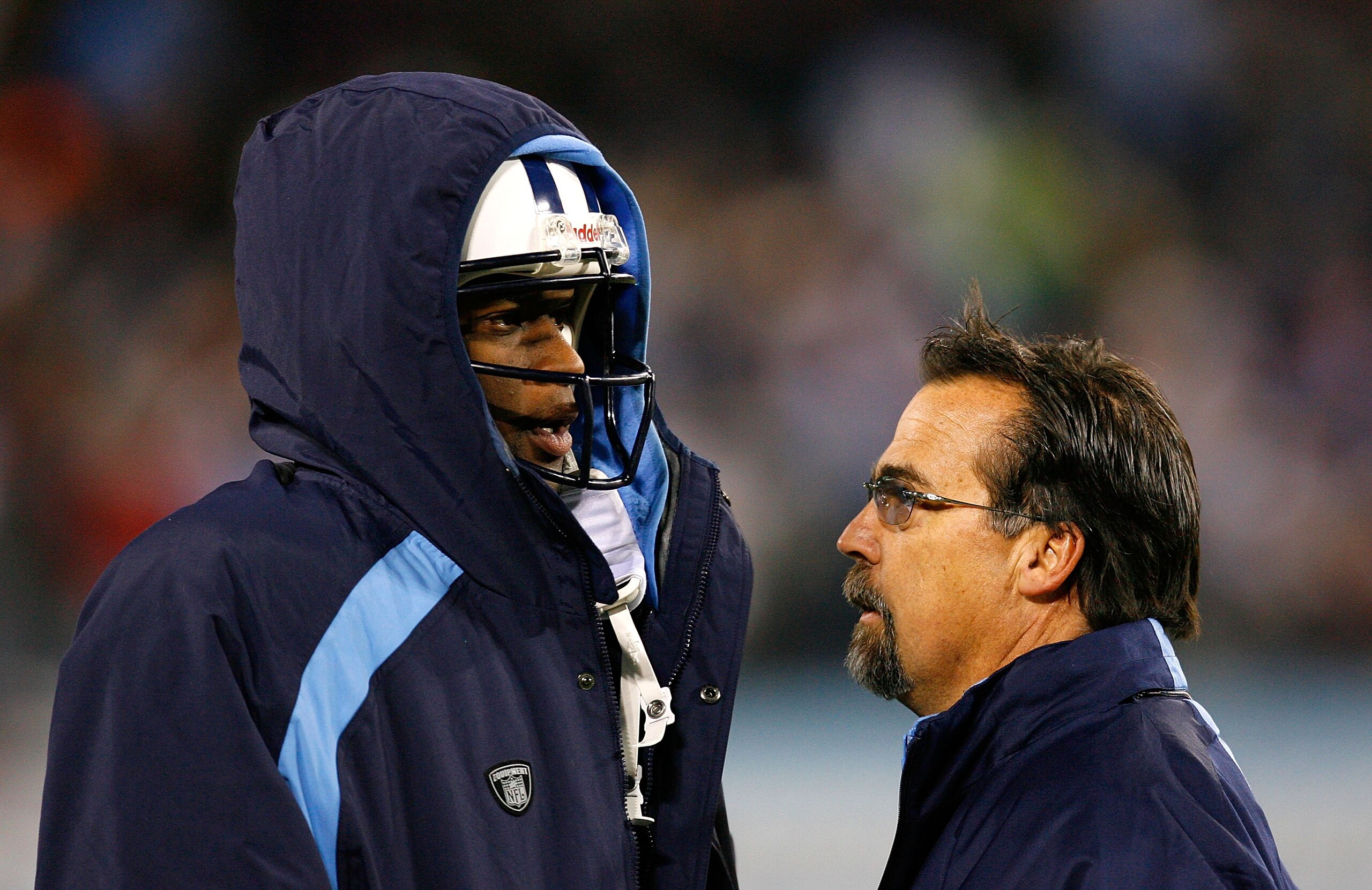 NASHVILLE, TN - DECEMBER 23:  Head coach Jeff Fisher talks to quarterback Vince Young #10 of the Tennessee Titans during the second half against the New York Jets at LP Field on December 23, 2007 in Nashville, Tennessee.  (Photo by Kevin C. Cox/Getty Imag