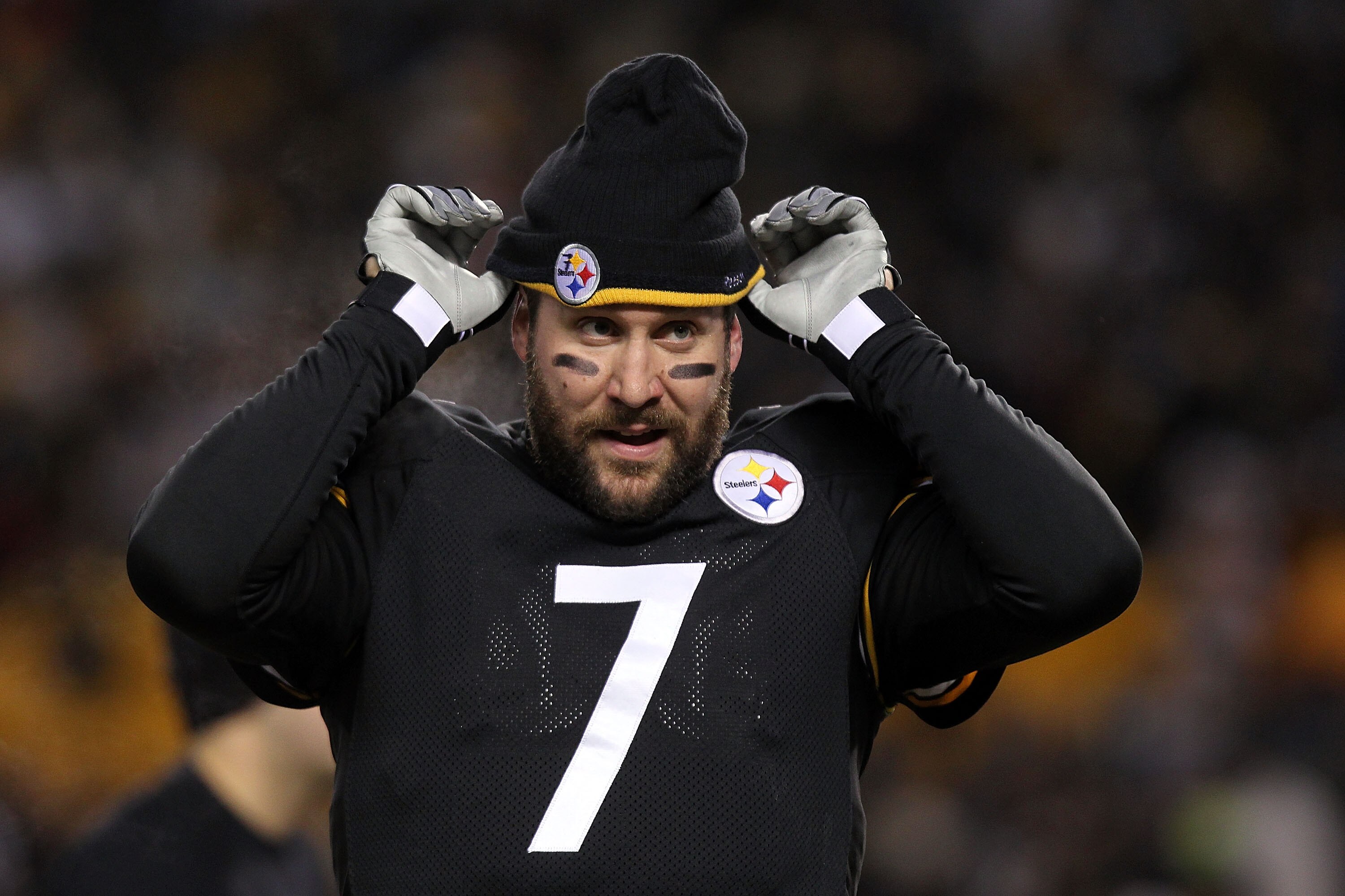 PITTSBURGH, PA - JANUARY 23:  Quarterback Ben Roethlisberger #7 of the Pittsburgh Steelers looks on against the New York Jets during the 2011 AFC Championship game at Heinz Field on January 23, 2011 in Pittsburgh, Pennsylvania. The Steelers won 24-19.  (P