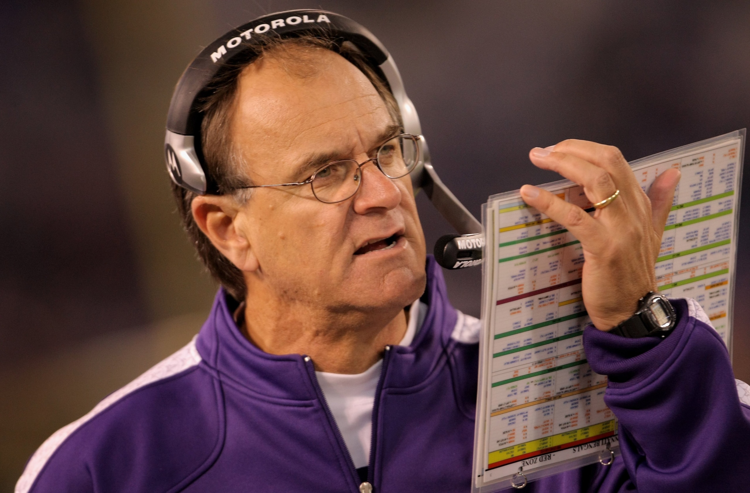 BALTIMORE - NOVEMBER 11:  Head coach Brian Billick of the Baltimore Ravens directs his team against the Cincinnati Bengals at M&T Bank Staduim on November 11, 2007 in Baltimore, Maryland. Cincinnati defeated Baltimore 21-7.  (Photo by Doug Pensinger/Getty