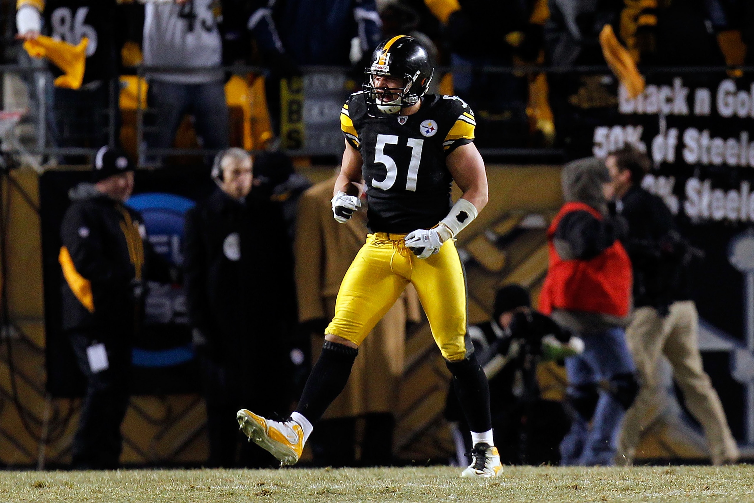 PITTSBURGH, PA - JANUARY 23:  James Farrior #51 of the Pittsburgh Steelers reacts during the fourth quarter against the New York Jets during the 2011 AFC Championship game at Heinz Field on January 23, 2011 in Pittsburgh, Pennsylvania.  (Photo by Gregory