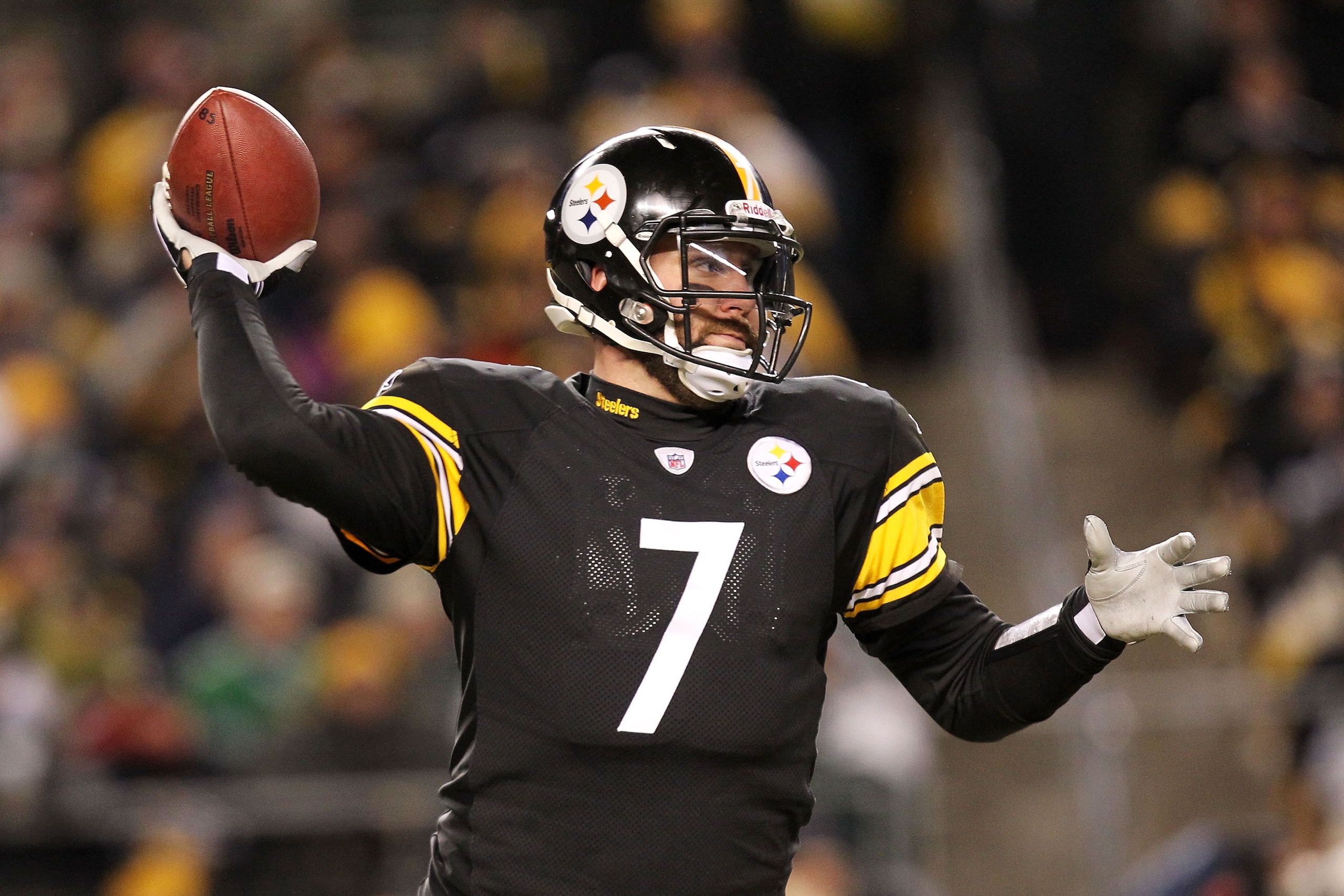 PITTSBURGH, PA - JANUARY 23:  Ben Roethlisberger #7 of the Pittsburgh Steelers drops back against the New York Jets during the 2011 AFC Championship game at Heinz Field on January 23, 2011 in Pittsburgh, Pennsylvania. The Pittsburgh Steelers defeated the