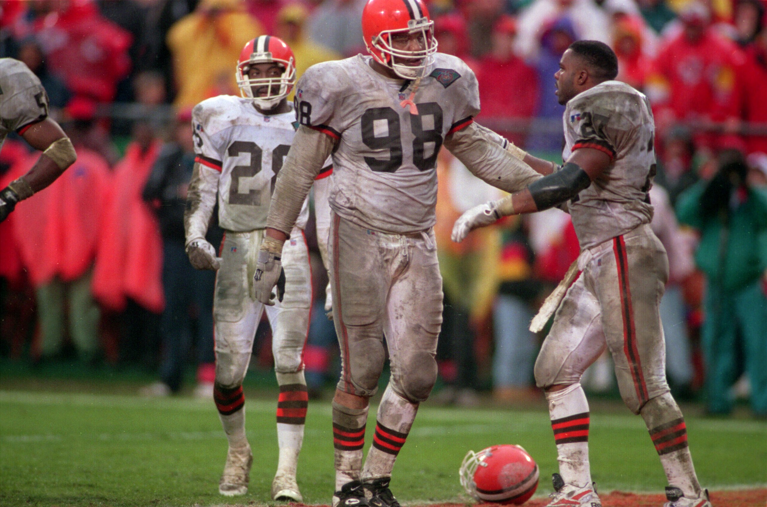 20 NOV 1994:  CLEVELAND DEFENSIVE LINEMAN ANTHONY PLEASANT  DURING THE BROWNS 20-13 LOSS TO THE KANSAS CITY CHIEFS AT ARROWHEAD STADIUM IN KANSAS CITY, MISSOURI. Mandatory Credit: Todd Rosenberg/ALLSPORT