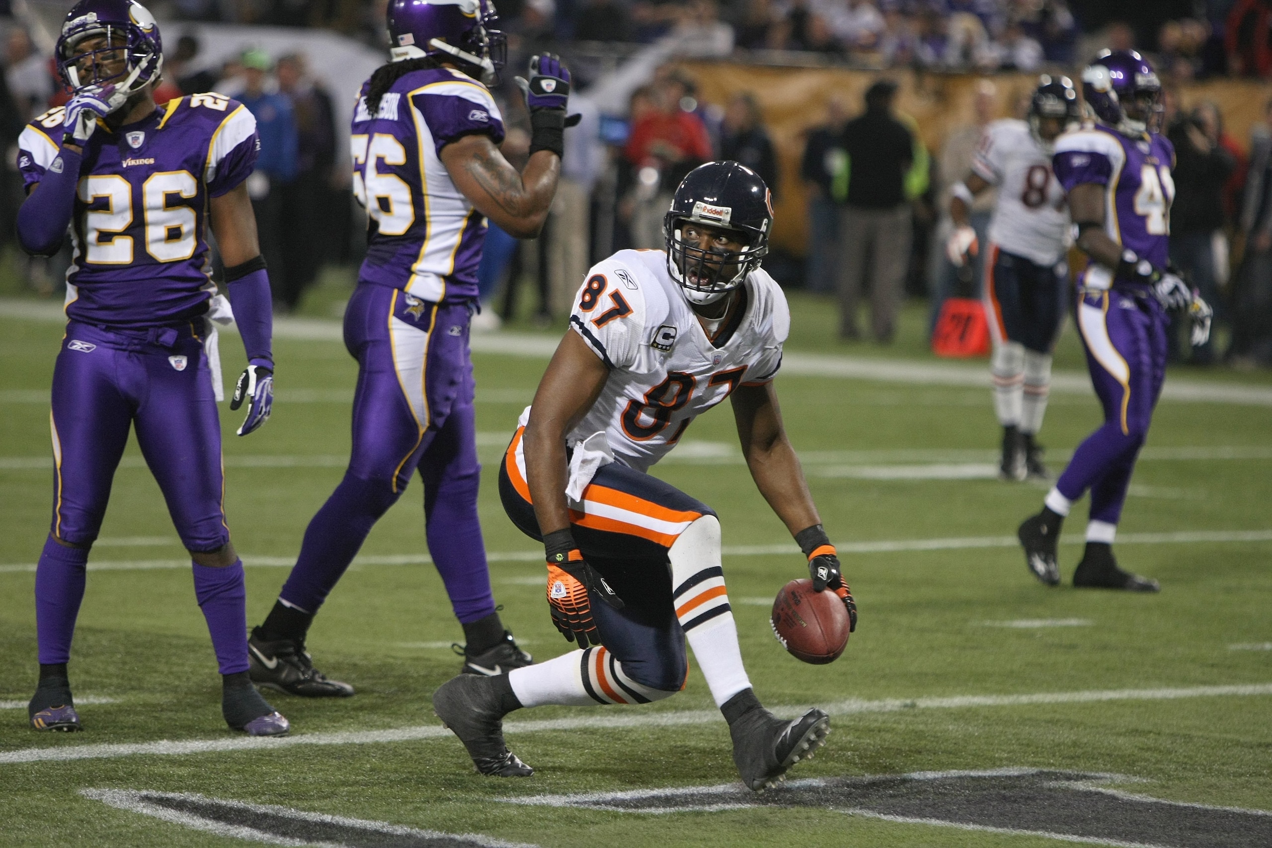MINNEAPOLIS - DECEMBER 17: Muhsin Muhammad #87 of the Chicago Bears celebrates a touchdown against the Minnesota Vikings at the Hubert H. Humphrey Metrodome on December 17, 2007 in Minneapolis, Minnesota. (Photo by Jonathan Daniel/Getty Images)