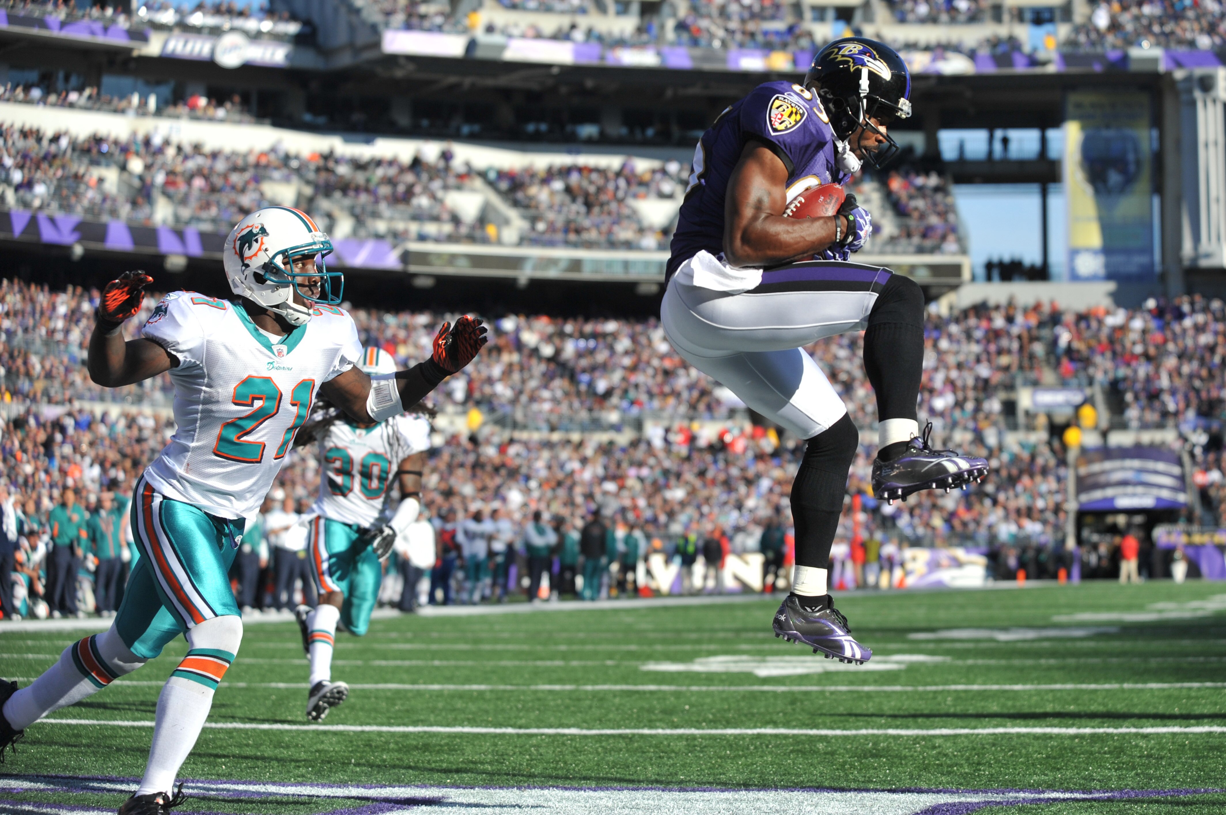 BALTIMORE, MD - NOVEMBER 7:  Derrick Mason #85 of the Baltimore Ravens catches a pass for a touchdown against the Miami Dolphins at M&T Bank Stadium on November 7, 2010 in Baltimore, Maryland. The Ravens defeated the Dolphins 26-10. (Photo by Larry French