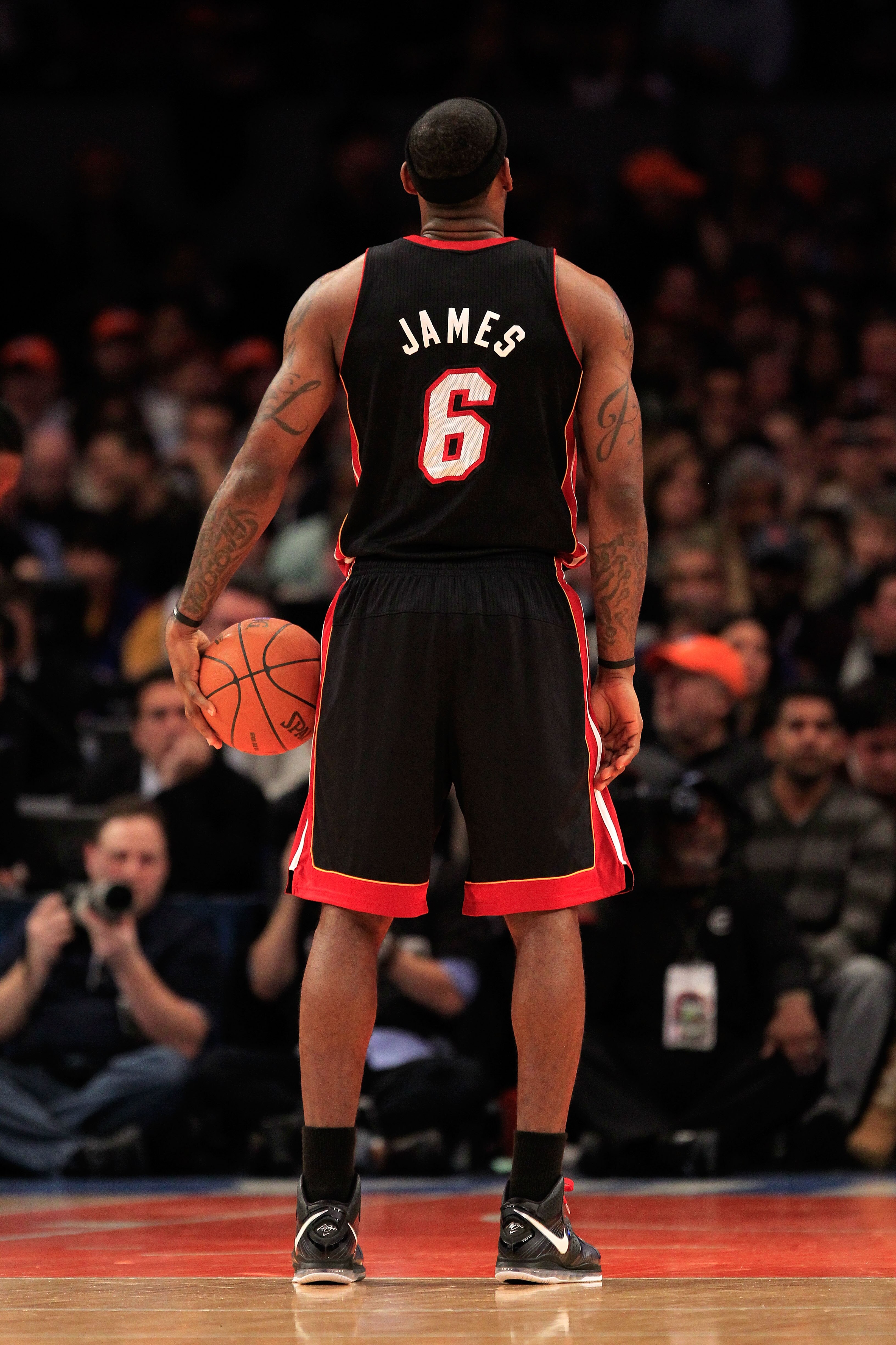 NEW YORK, NY - JANUARY 27:  LeBron James #6 of the Miami Heat on the court against the New York Knicks at Madison Square Garden on January 27, 2011 in New York City. NOTE TO USER: User expressly acknowledges and agrees that, by downloading and/or using th
