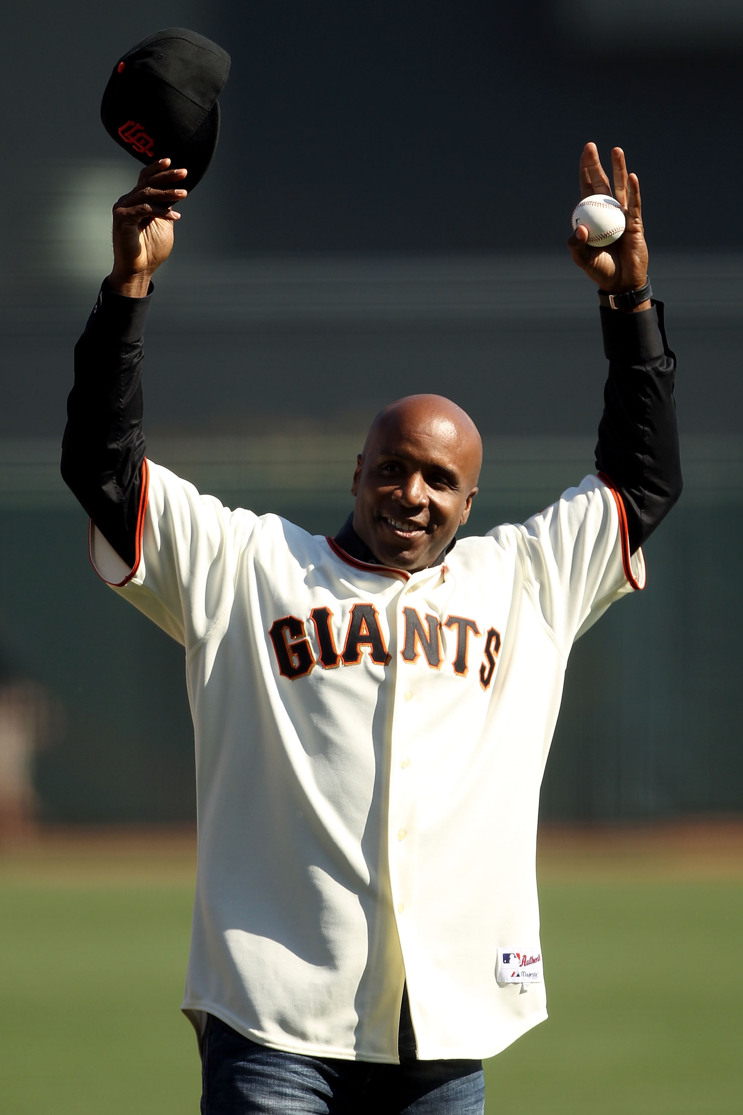 SAN FRANCISCO - OCTOBER 19: Former San Francisco Giants outfielder Barry Bonds acknowledges the crowd prior to Game Three of the NLCS against the San Francisco Giants during the 2010 MLB Playoffs at AT&T Park on October 19, 2010 in San Francisco, Califor SAN FRANCISCO - OCTOBER 19: Former San Francisco Giants outfielder Barry Bonds acknowledges the crowd prior to Game Three of the NLCS against the San Francisco Giants during the 2010 MLB Playoffs at AT&T Park on October 19, 2010 in San Francisco, Califor