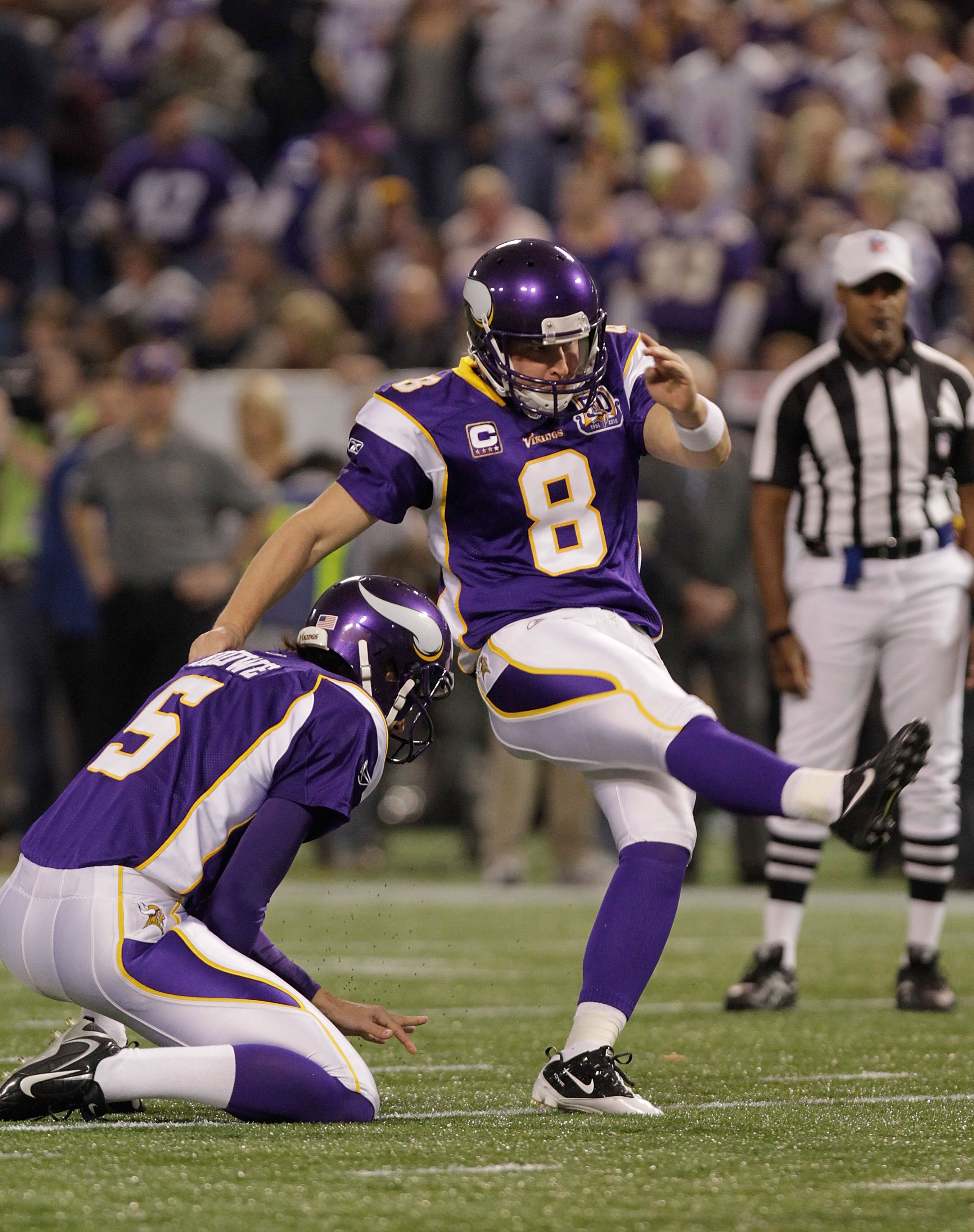 MINNEAPOLIS, MN - DECEMBER 05:  Ryan Longwell #8 of the Minnesota Vikings kicks against the Buffalo Bills at the Mall of America Field at the Hubert H. Humphrey Metrodome on December 5, 2010 in Minneapolis, Minnesota.  (Photo by Nick Laham/Getty Images)