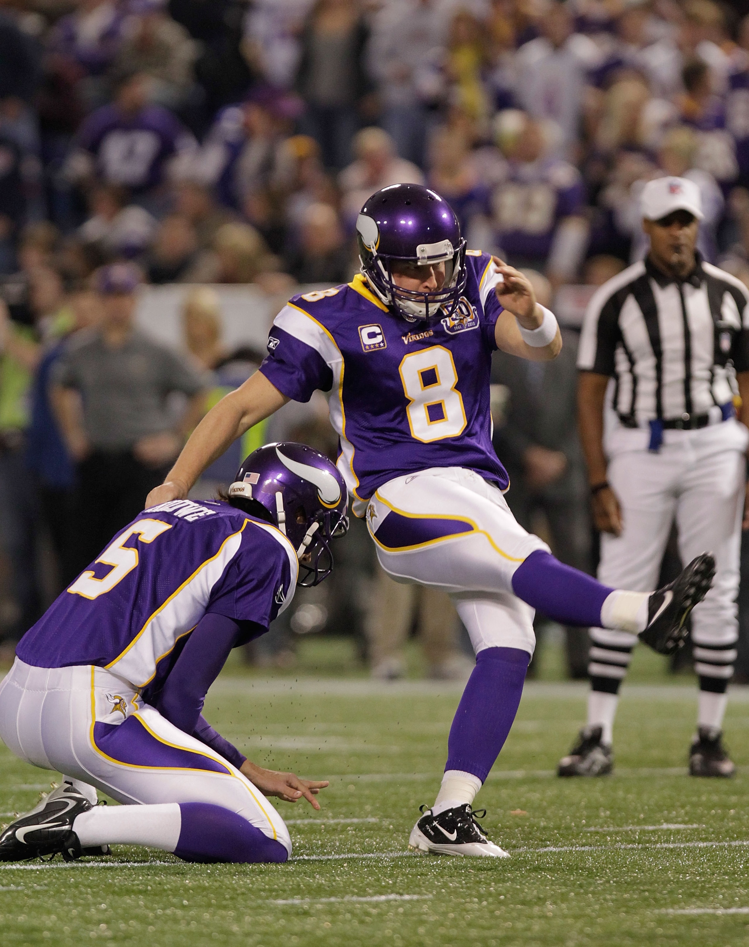 MINNEAPOLIS, MN - DECEMBER 05:  Ryan Longwell #8 of the Minnesota Vikings kicks against the Buffalo Bills at the Mall of America Field at the Hubert H. Humphrey Metrodome on December 5, 2010 in Minneapolis, Minnesota.  (Photo by Nick Laham/Getty Images)