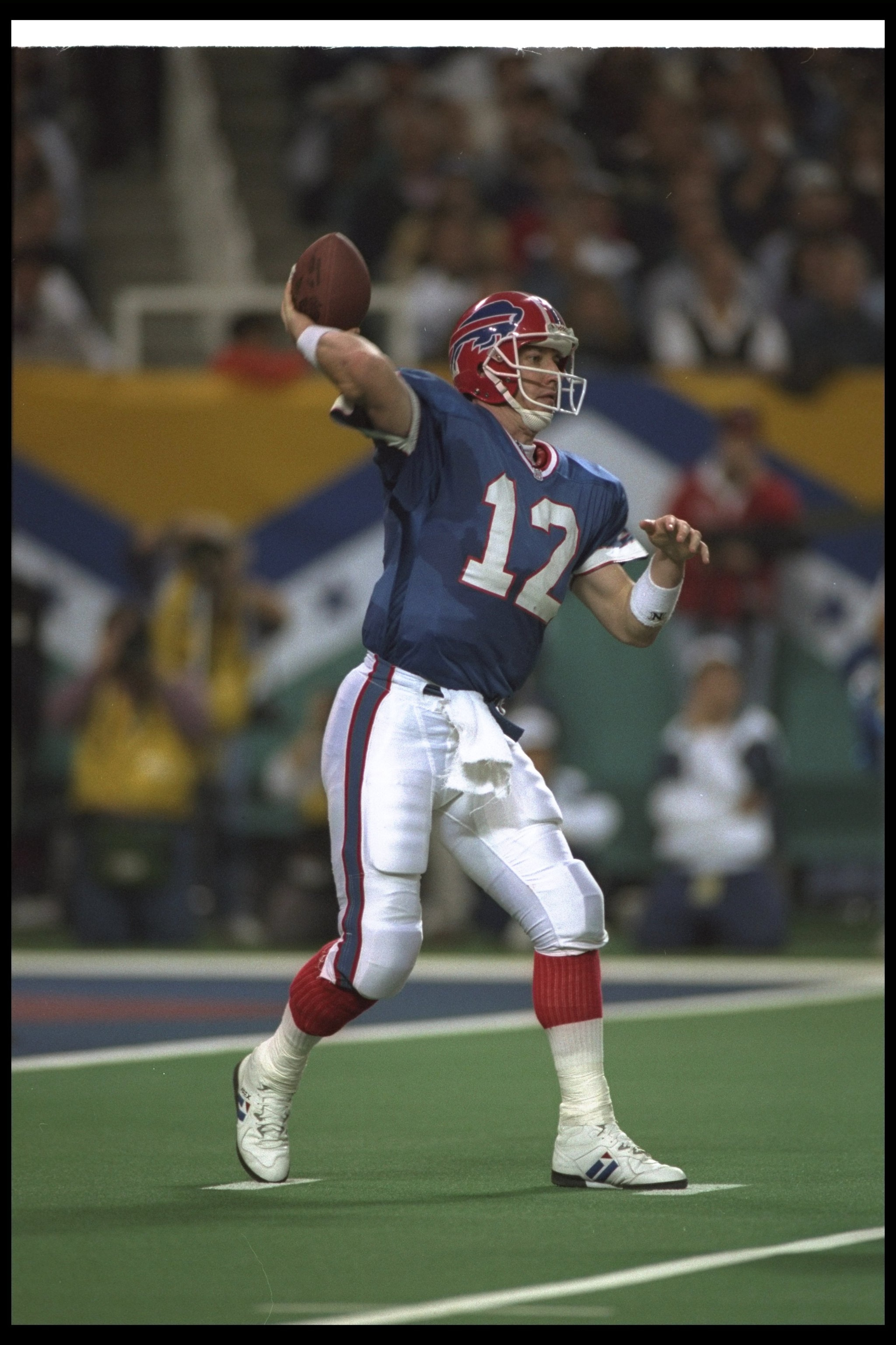 30 Jan 1994:  Quarterback Jim Kelly of the Buffalo Bills looks to pass during Super Bowl XXVIII against the Dallas Cowboys at the Georgia Dome in Atlanta, Georgia.  The Cowboys won the game, 30-13. Mandatory Credit: Stephen Dunn  /Allsport