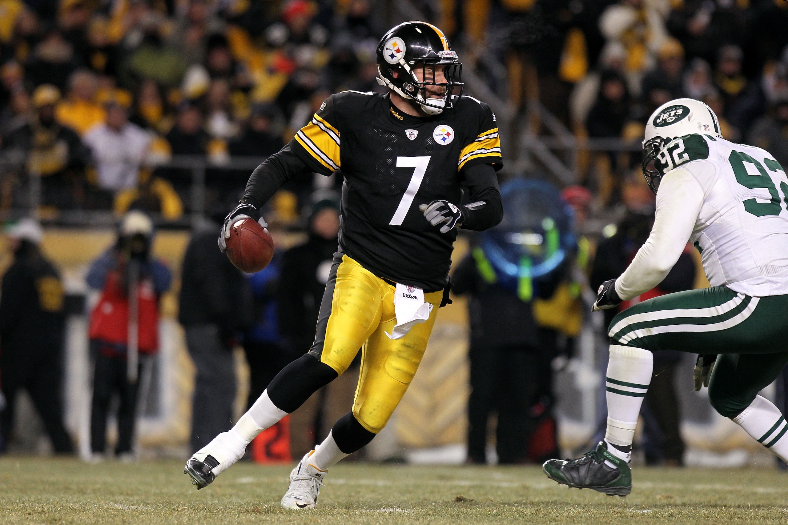 PITTSBURGH, PA - JANUARY 23:  Quarterback Ben Roethlisberger #7 of the Pittsburgh Steelers looks to pass against the Pittsburgh Steelers during the 2011 AFC Championship game at Heinz Field on January 23, 2011 in Pittsburgh, Pennsylvania. The Steelers won