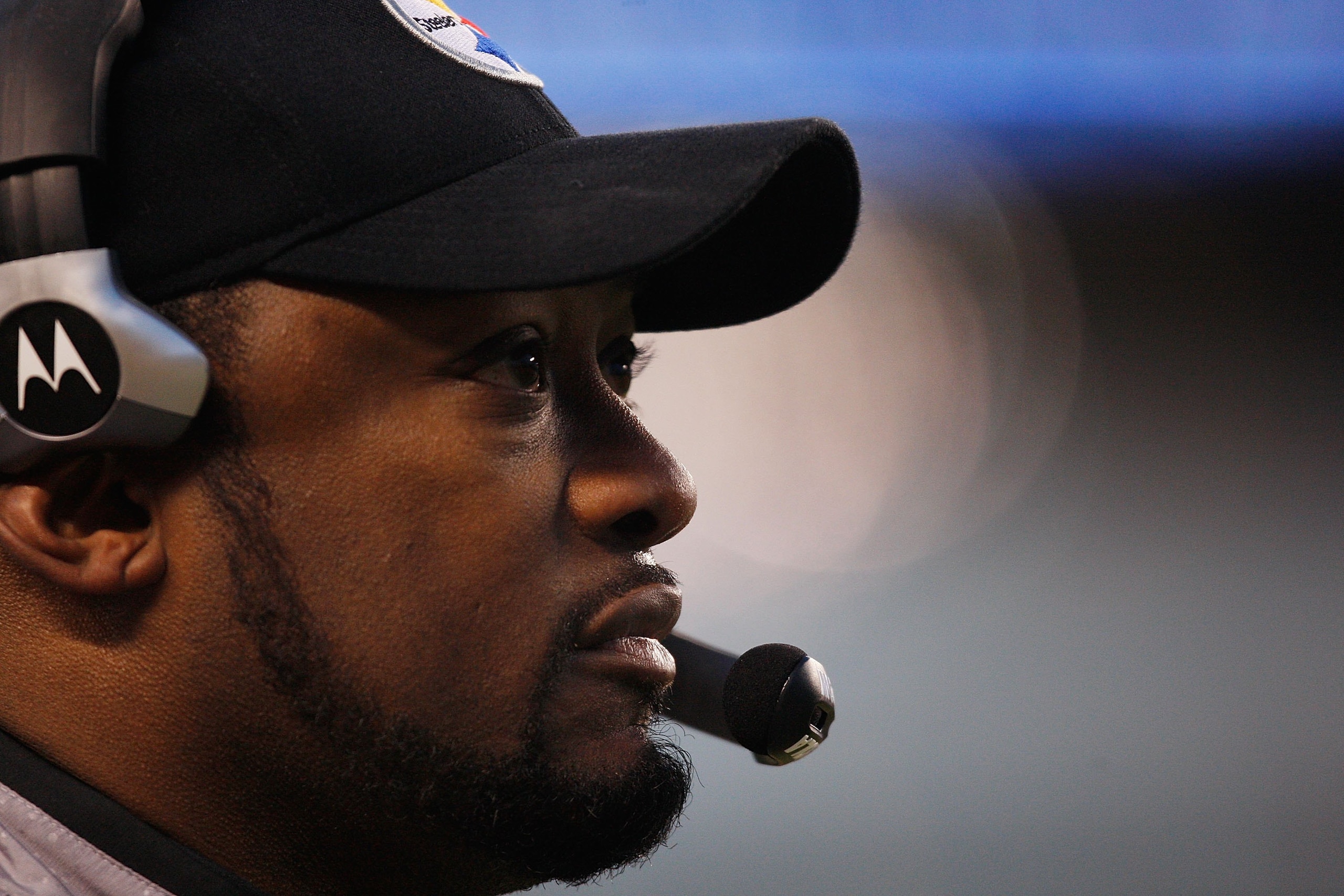 PITTSBURGH - DECEMBER 20:  Head coach Mike Tomlin of the Pittsburgh Steelers watches his team during the game against the Green Bay Packers on December 20, 2009 at Heinz Field in Pittsburgh, Pennsylvania.  (Photo by Jared Wickerham/Getty Images)