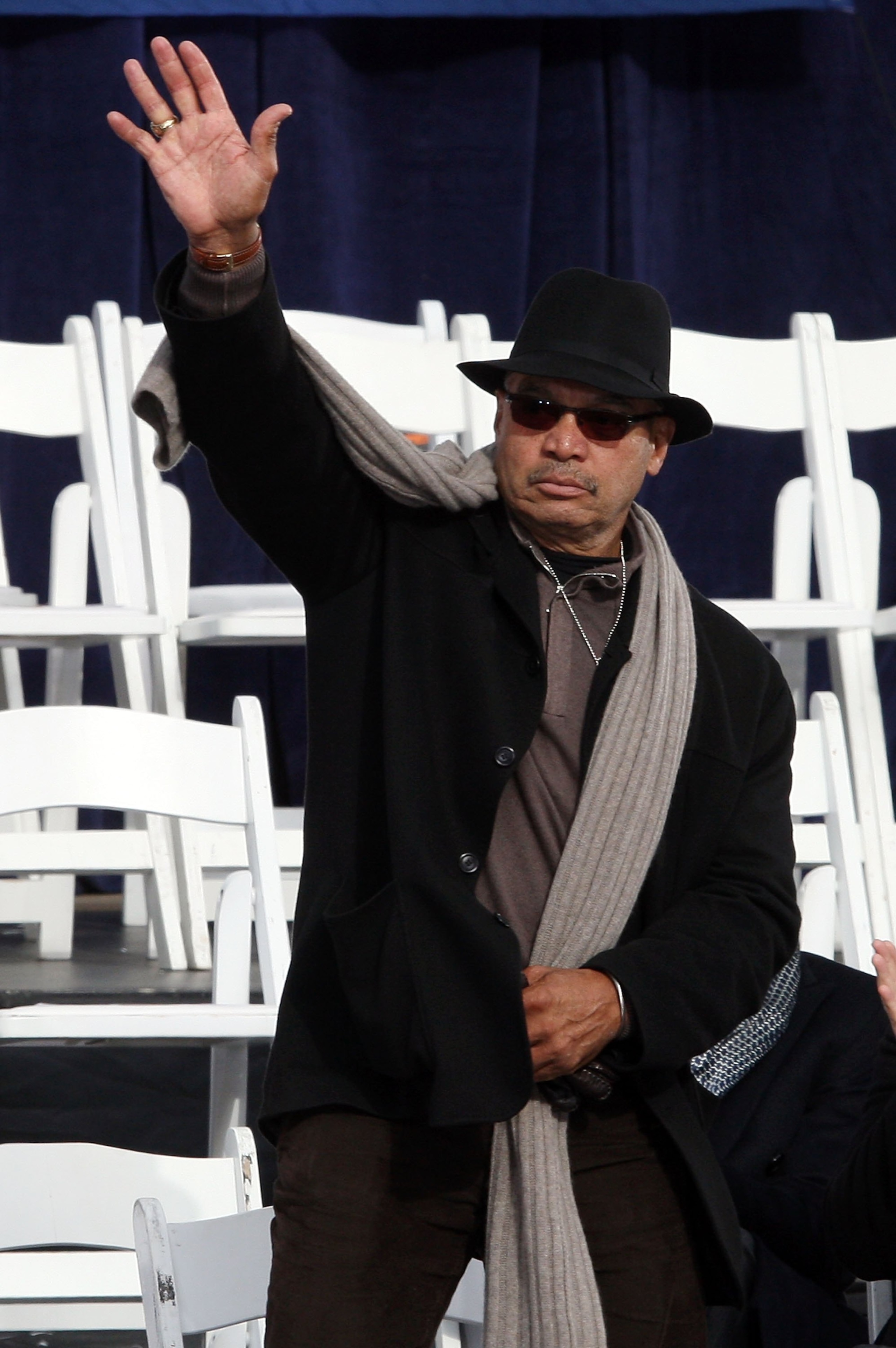 NEW YORK - NOVEMBER 06:  Baseball Hall of Famer Reggie Jackson  waves to the crowd during the New York Yankees World Series Victory Celebration at City Hall on November 6, 2009 in New York, New York.  (Photo by Jim McIsaac/Getty Images)