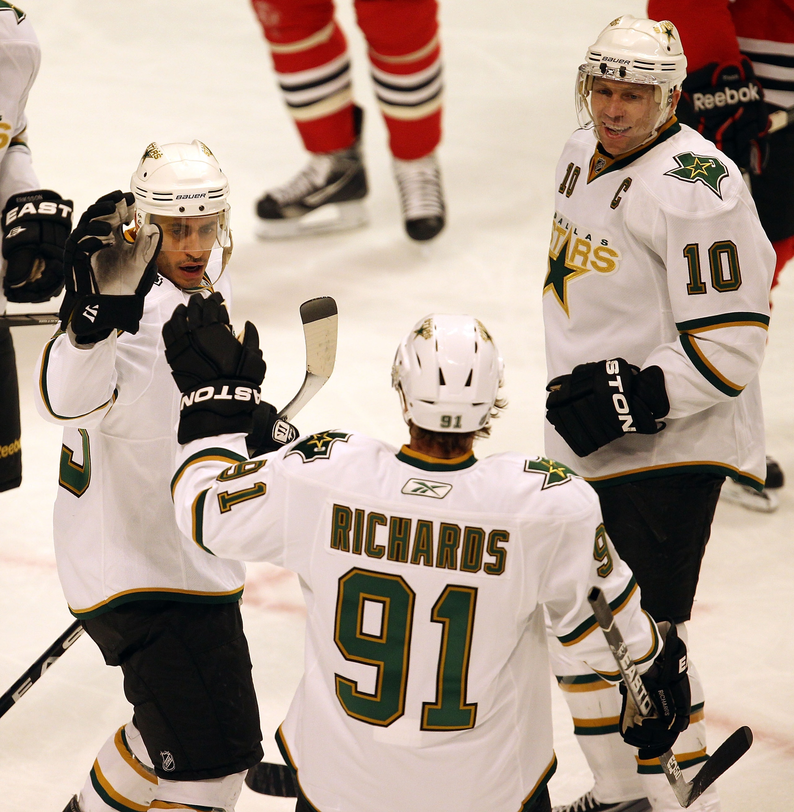 CHICAGO, IL - JANUARY 05: (L-R) Mike Ribeiro #63, Brad Richards #91 and Brenden Morrow #10 of the Dallas Stars celebrate Ribeiros' 1st period goal against the Chicago Blackhawks at the United Center on January 5, 2011 in Chicago, Illinois. The Stars defea