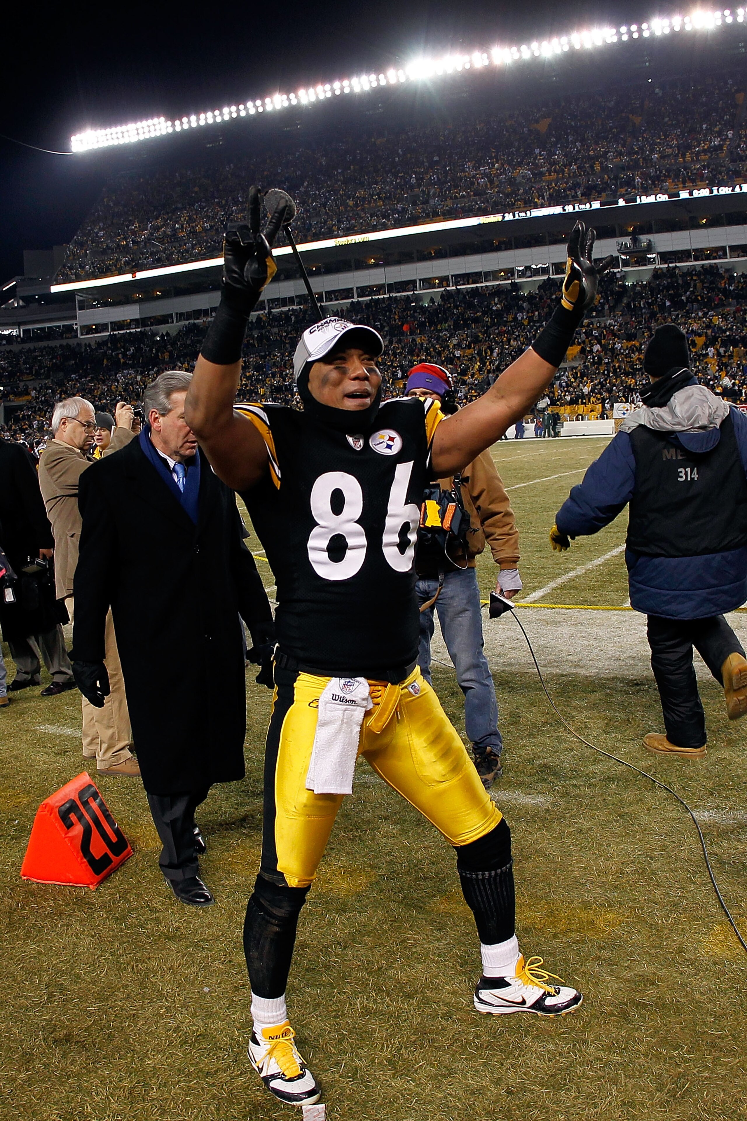 PITTSBURGH, PA - JANUARY 23:  Hines Ward #86 of the Pittsburgh Steelers celebrates their 24 to 19 win over the New York Jets in the 2011 AFC Championship game at Heinz Field on January 23, 2011 in Pittsburgh, Pennsylvania.  (Photo by Gregory Shamus/Getty